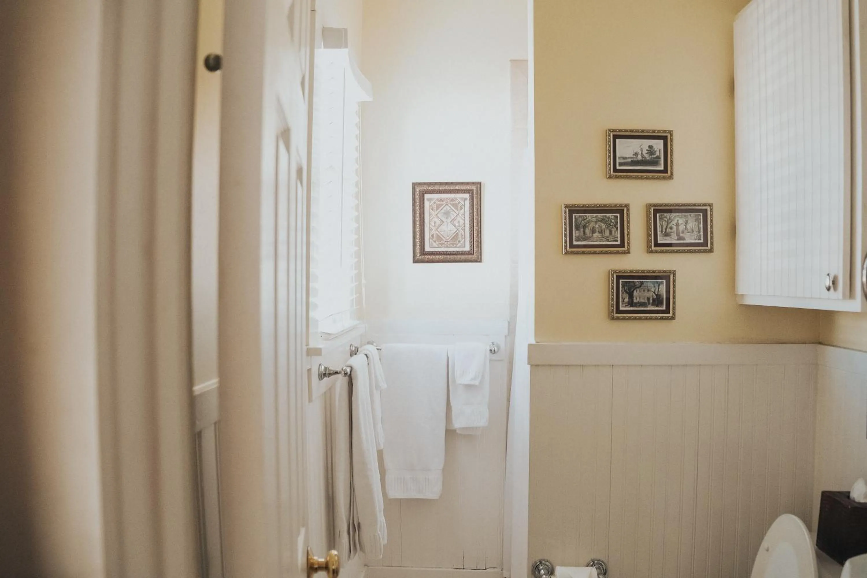 Bathroom in Green Palm Inn