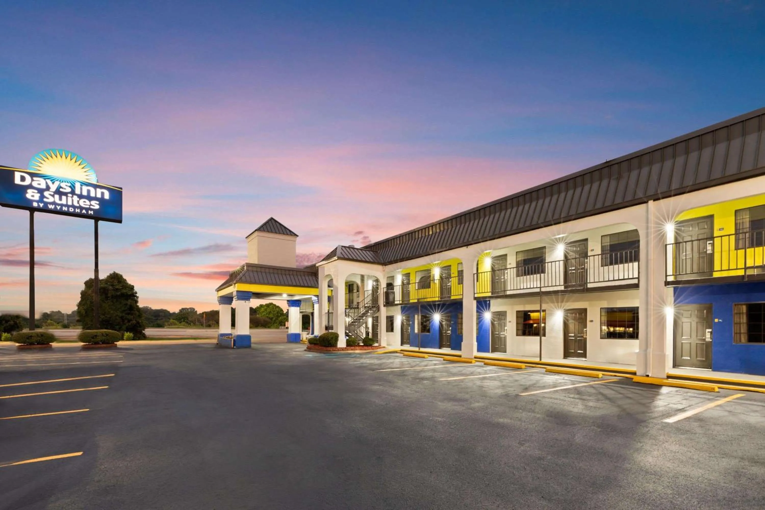 Property building in Days Inn & Suites by Wyndham Vicksburg