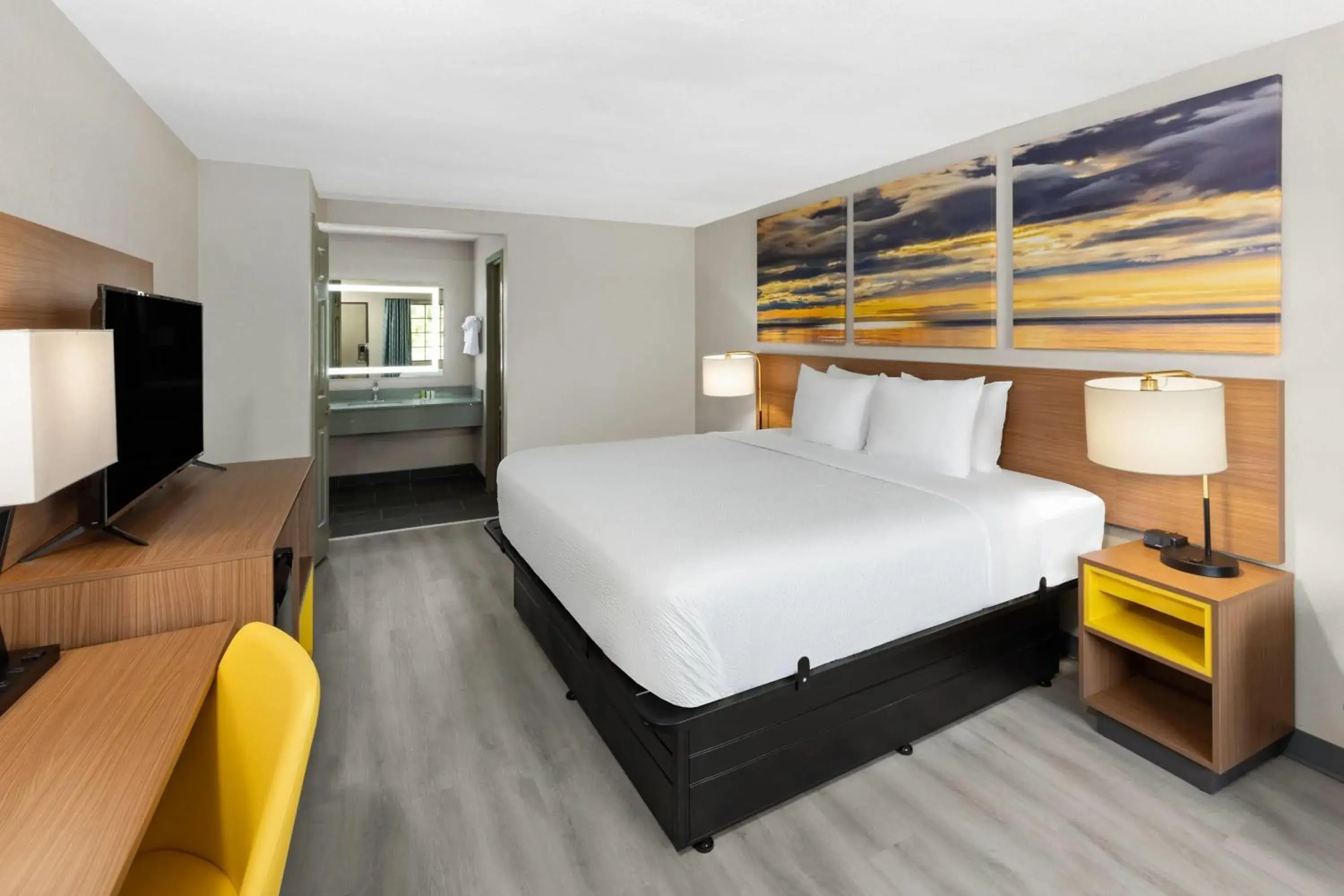 King Room with Kitchenette - Non-Smoking in Days Inn & Suites by Wyndham Vicksburg King Room with Kitchenette - Non-Smoking in Days Inn & Suites by Wyndham Vicksburg