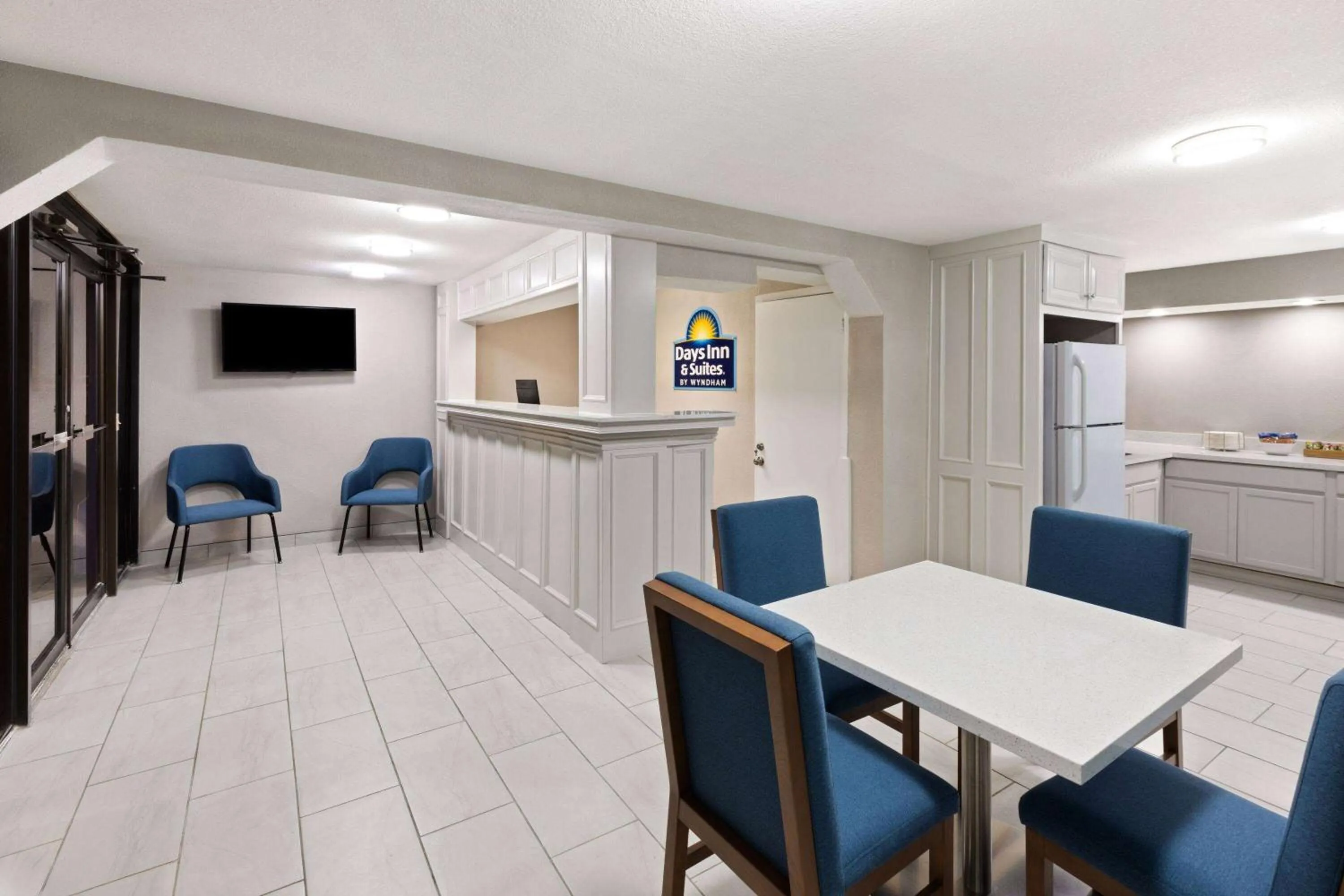 Lobby or reception in Days Inn & Suites by Wyndham Vicksburg