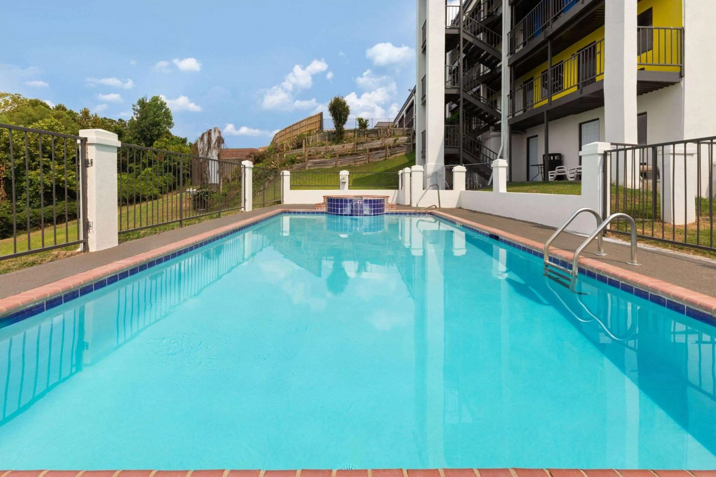Swimming pool in Days Inn & Suites by Wyndham Vicksburg