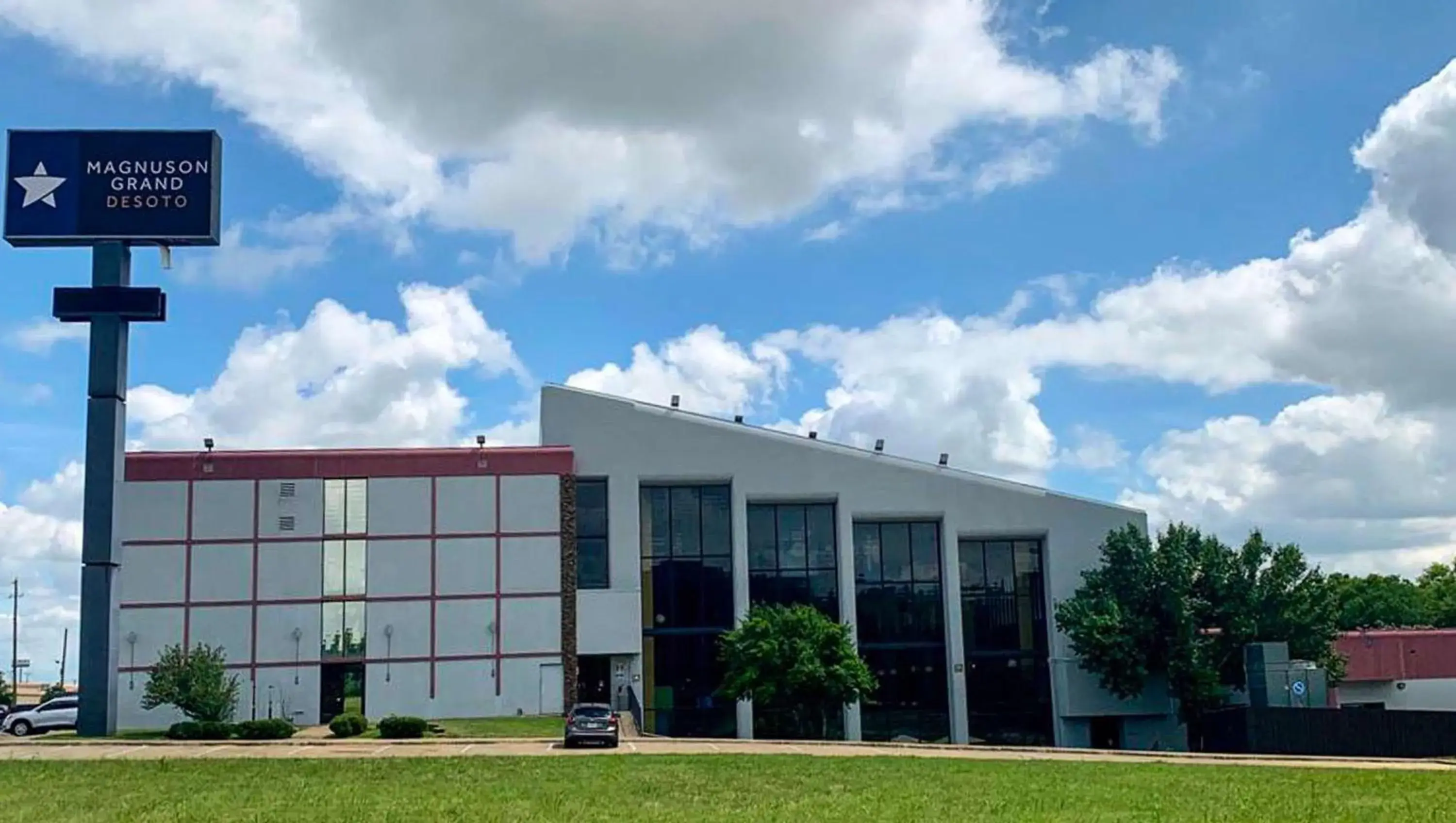 Property building in Magnuson Grand Desoto Property building in Magnuson Grand Desoto