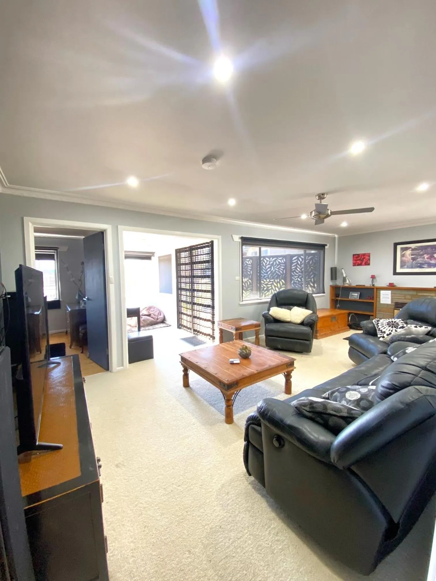 Living room, Bed in Anglers Reach Lakeside Village