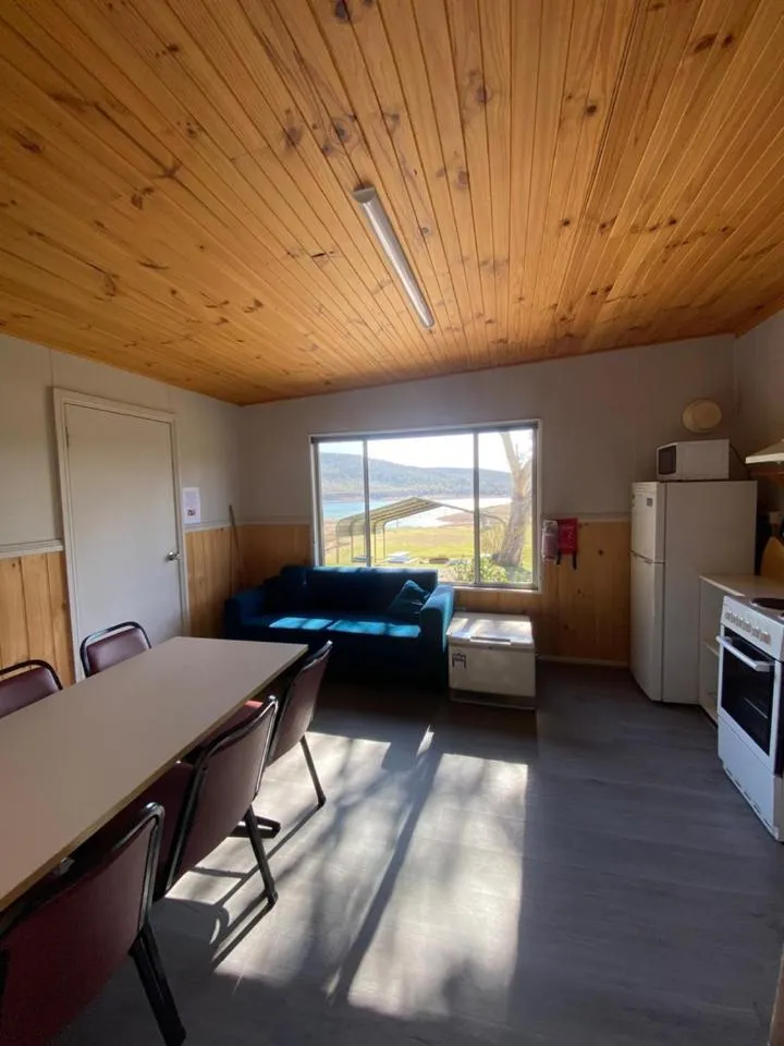 Living room, Bed in Anglers Reach Lakeside Village