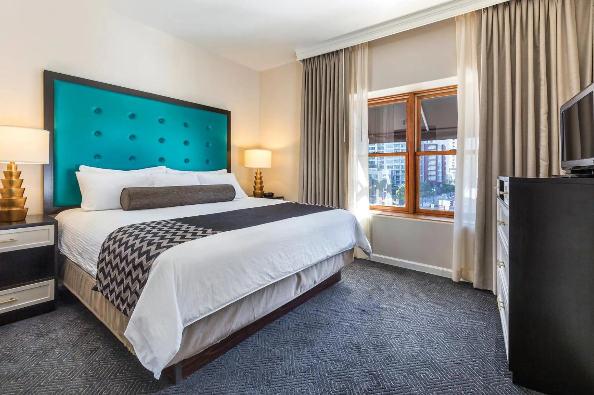 Photo of the whole room, Bed in WorldMark San Diego - Balboa Park