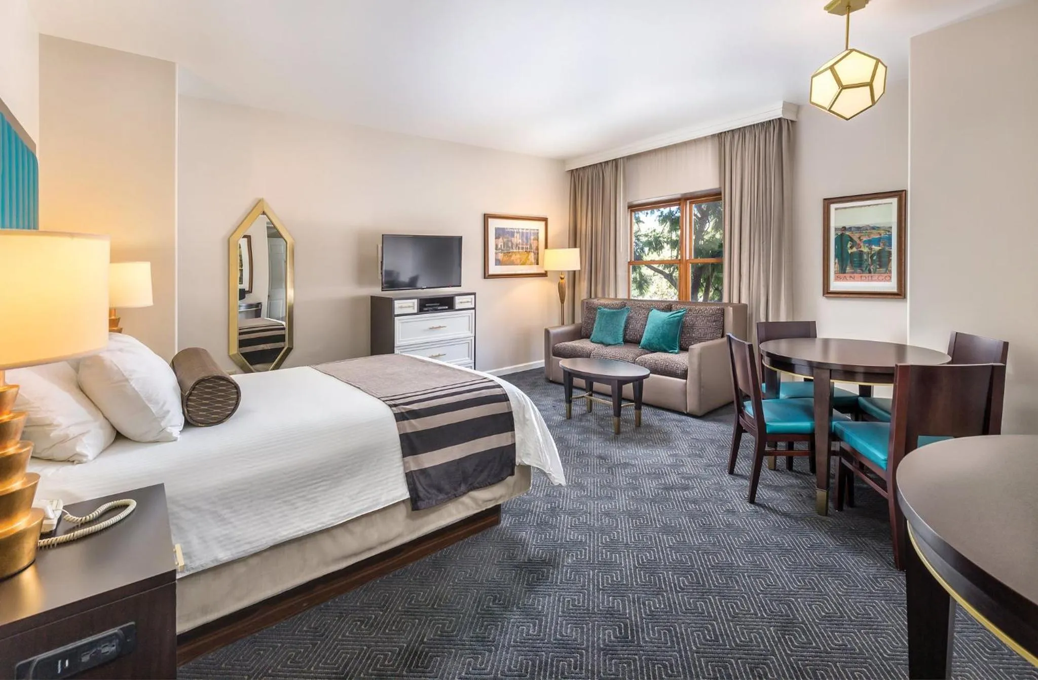 Photo of the whole room, Bed in WorldMark San Diego - Balboa Park