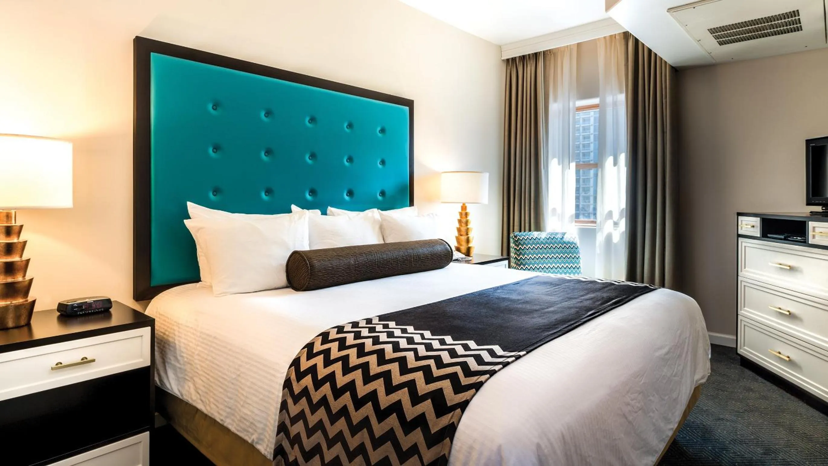 Photo of the whole room, Bed in WorldMark San Diego - Balboa Park