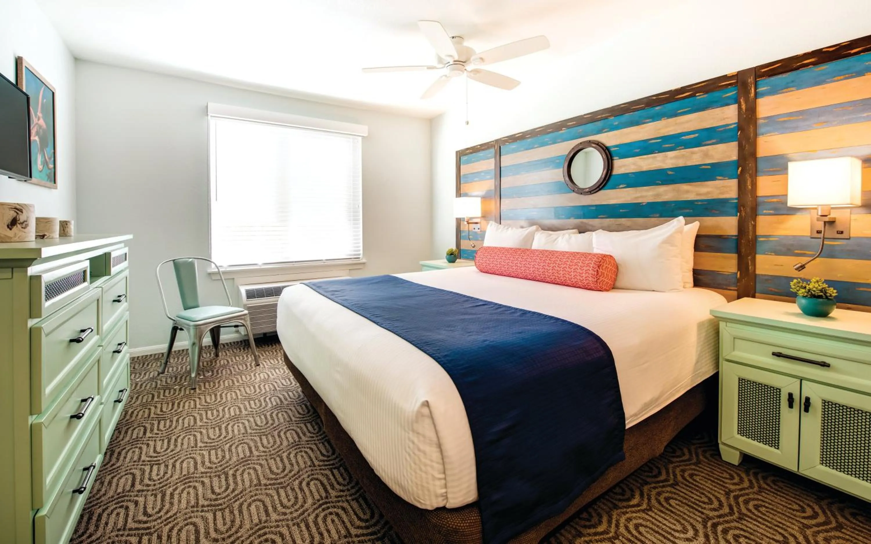 Photo of the whole room, Bed in WorldMark San Diego – Mission Valley