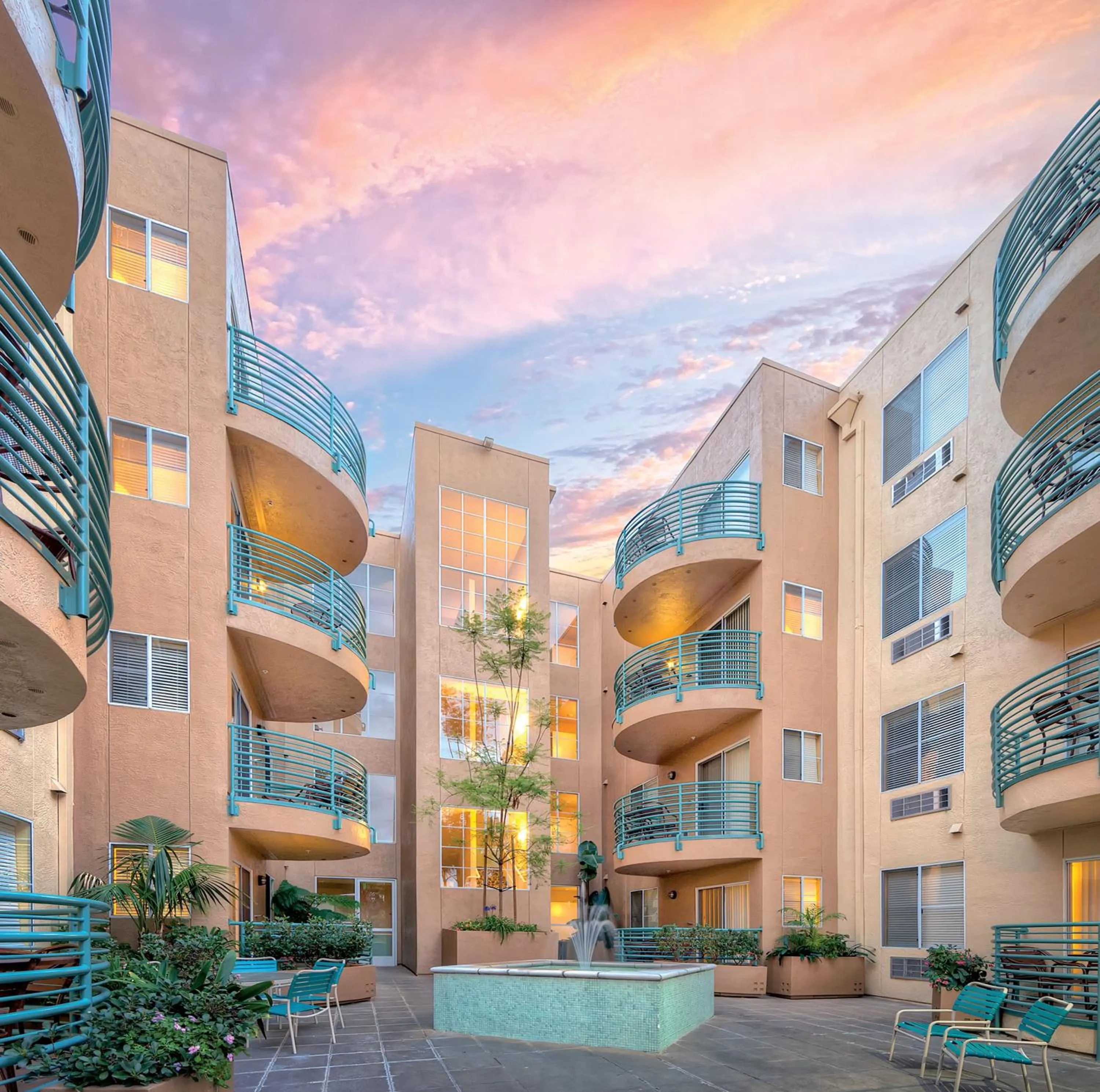 Property building in WorldMark San Diego – Mission Valley