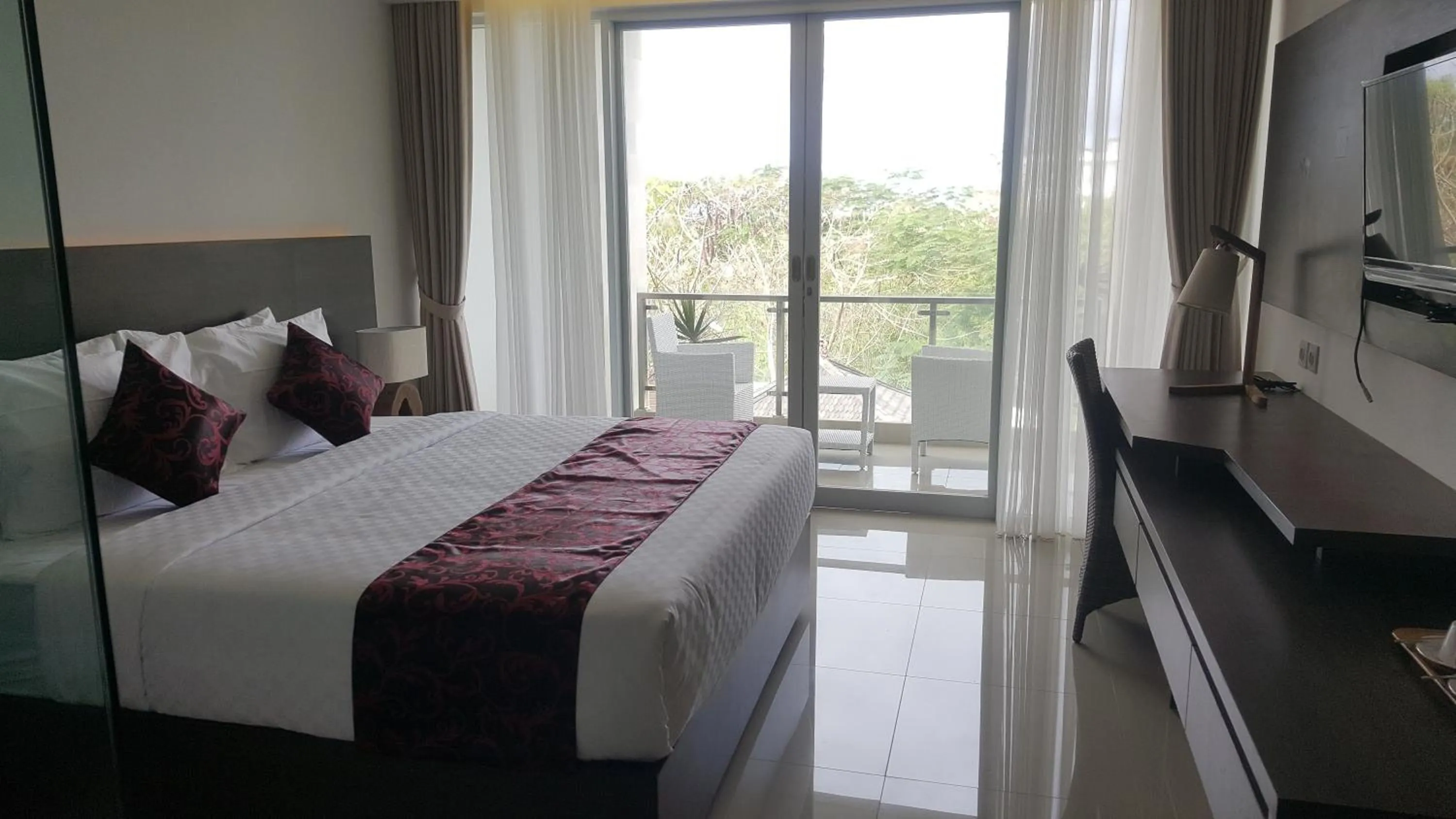 Deluxe Room with Balcony in Adhiloka