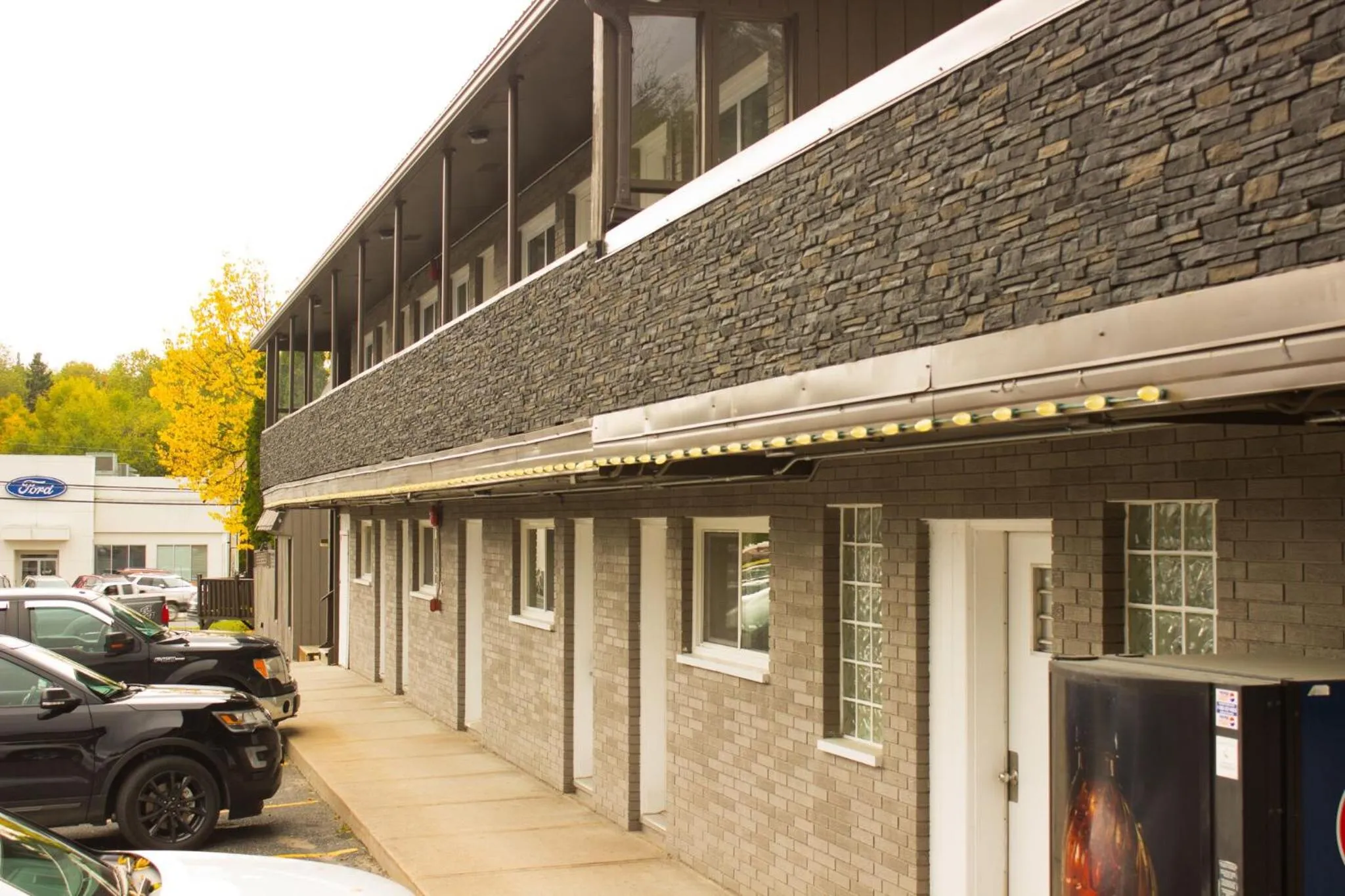 Property building in Sunset Inn Kenora