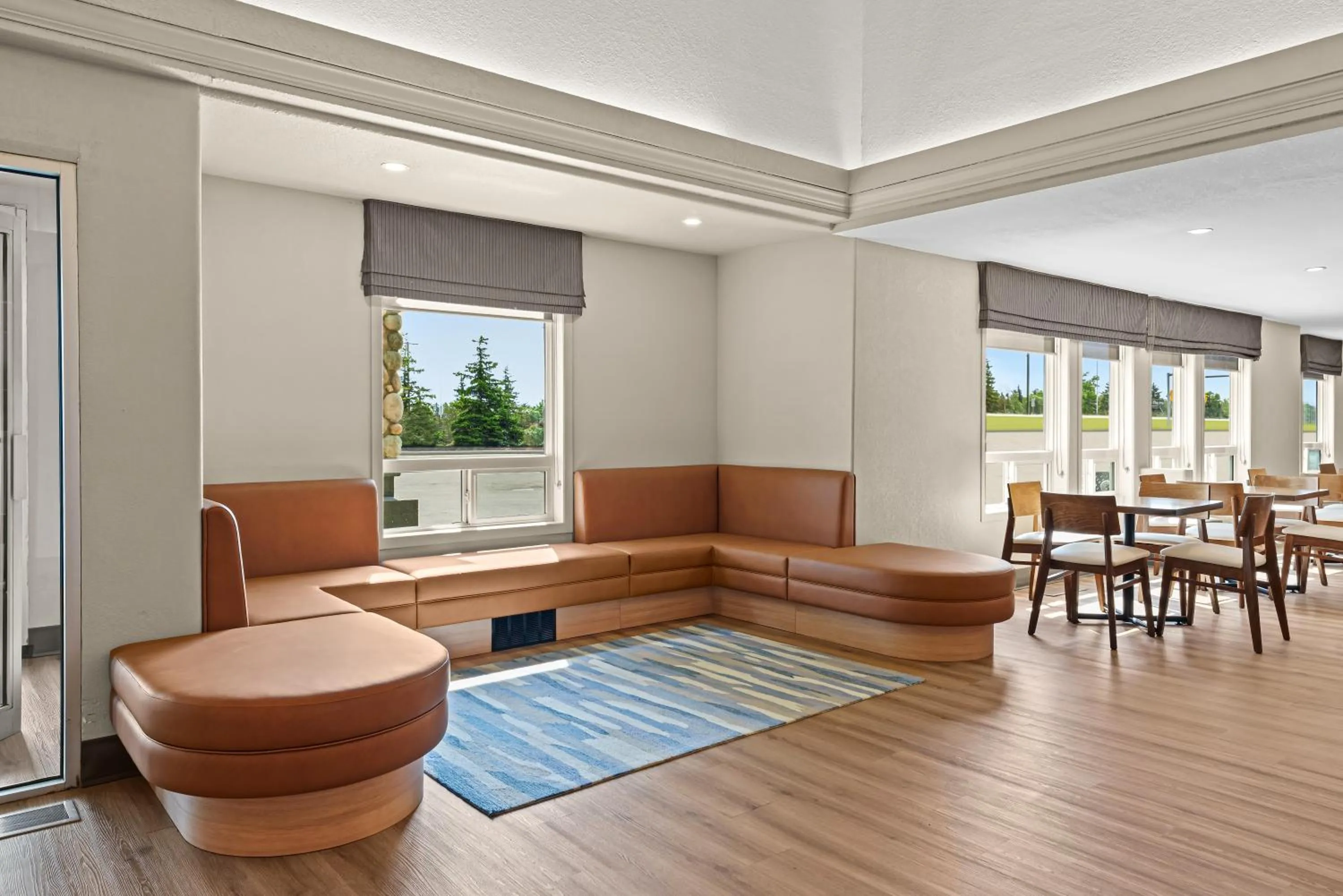 Seating area in Days Inn by Wyndham Regina