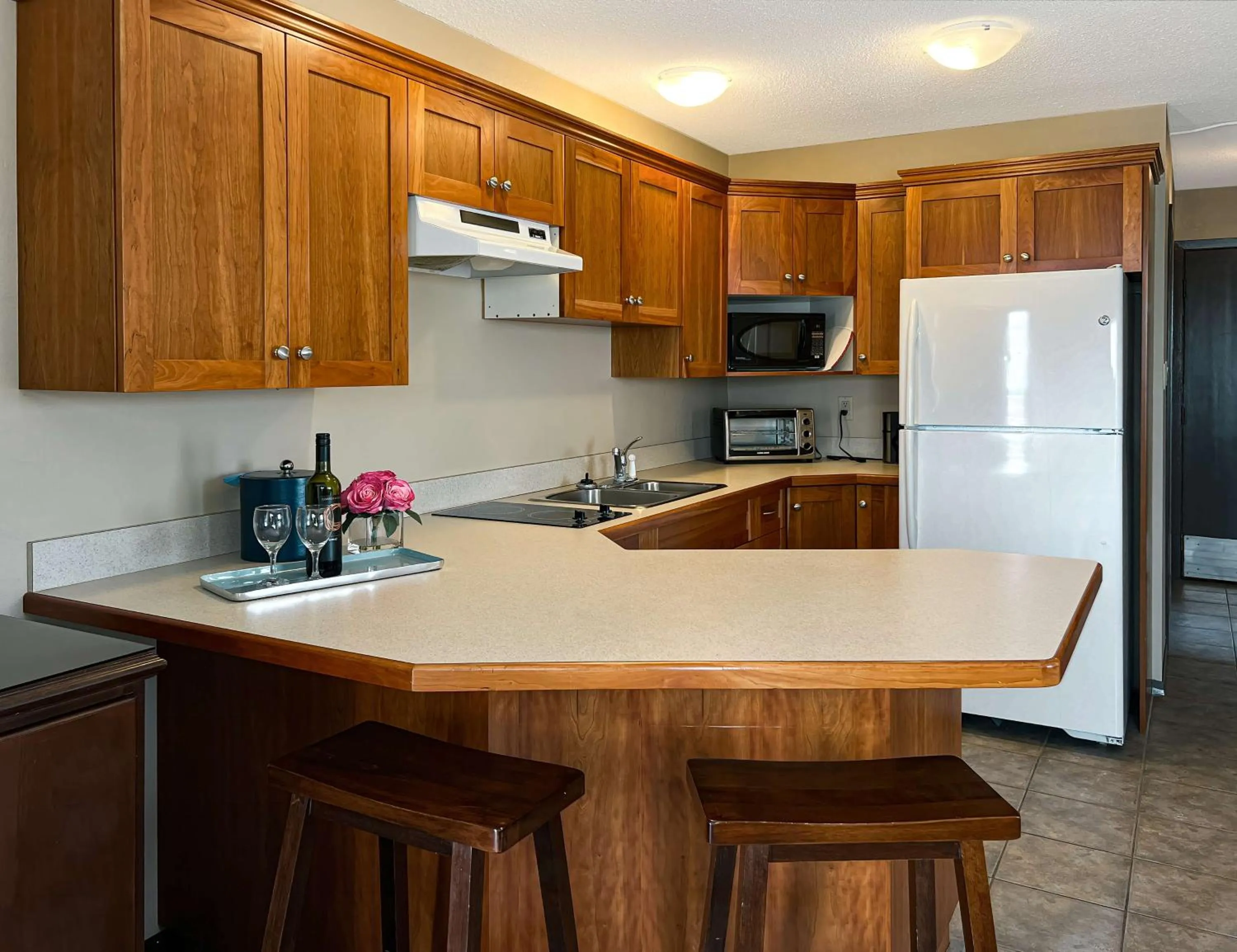 Kitchen or kitchenette in Coast Swift Current Hotel