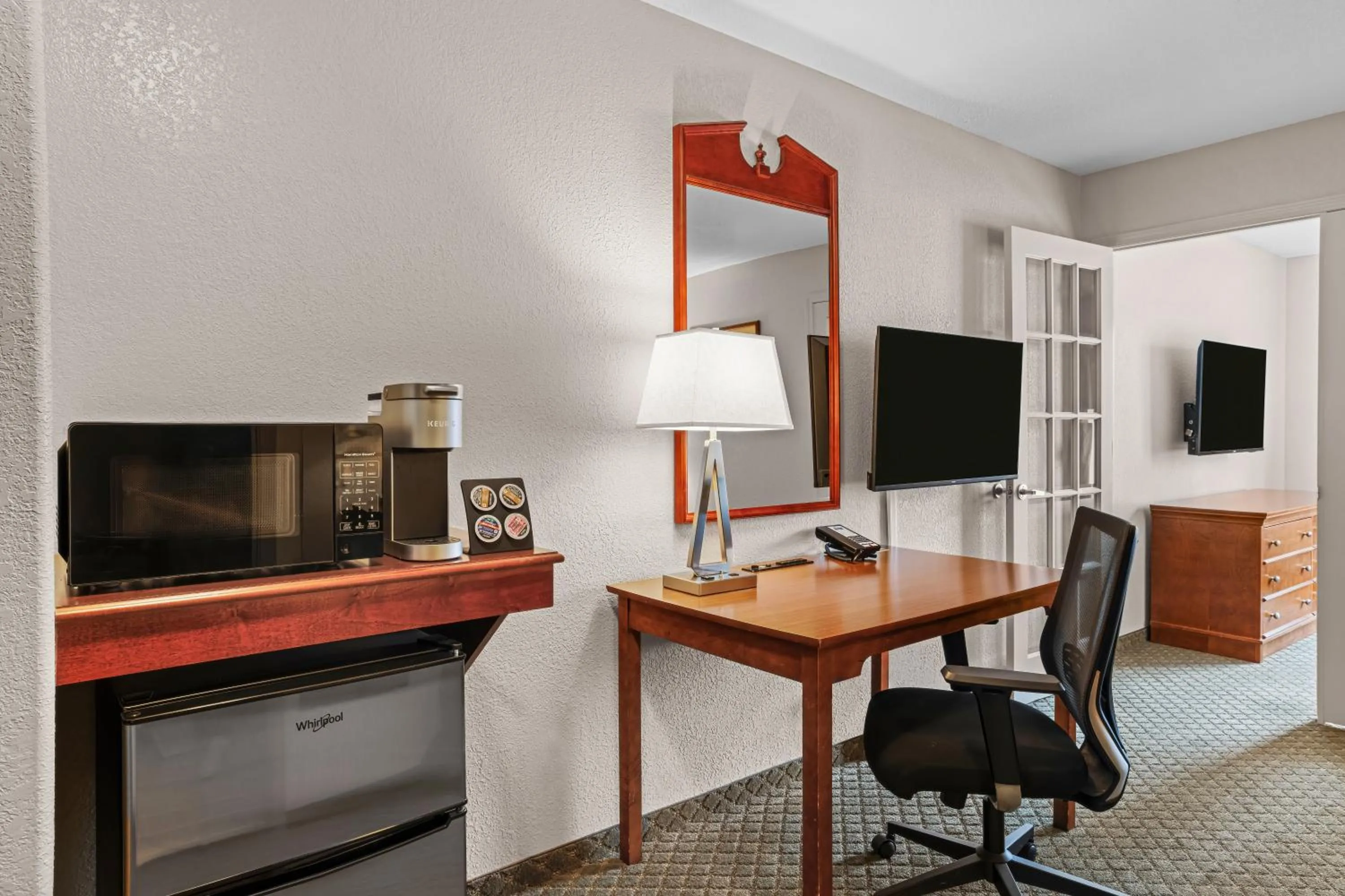 Coffee/tea facilities in Days Inn & Suites by Wyndham Winkler