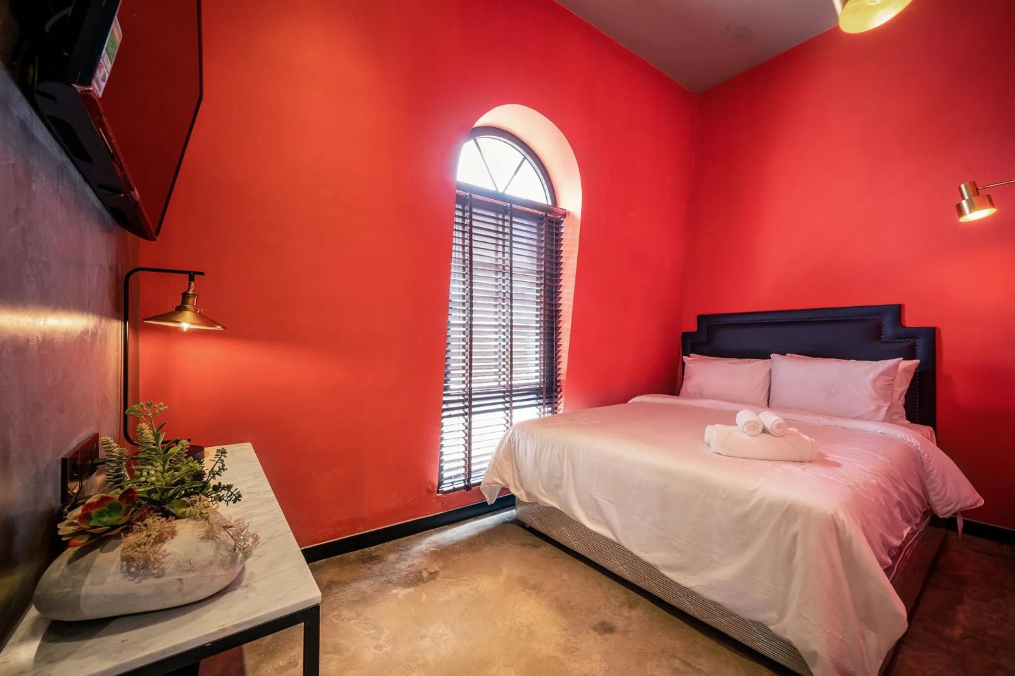 Bed in HOTEL le JARDIN SECRET saigon