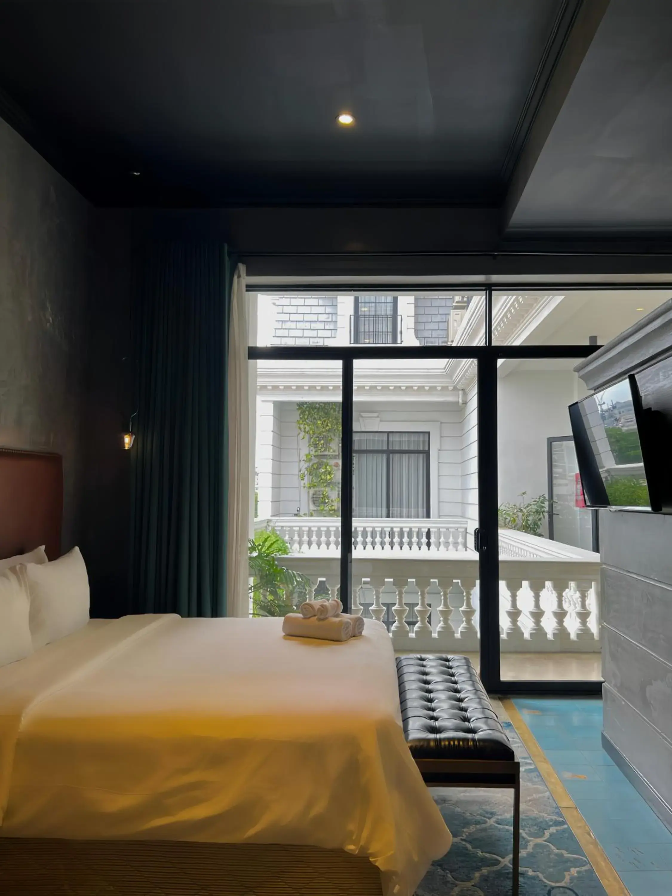Deluxe Double Room with Balcony in HOTEL le JARDIN SECRET saigon Deluxe Double Room with Balcony in HOTEL le JARDIN SECRET saigon