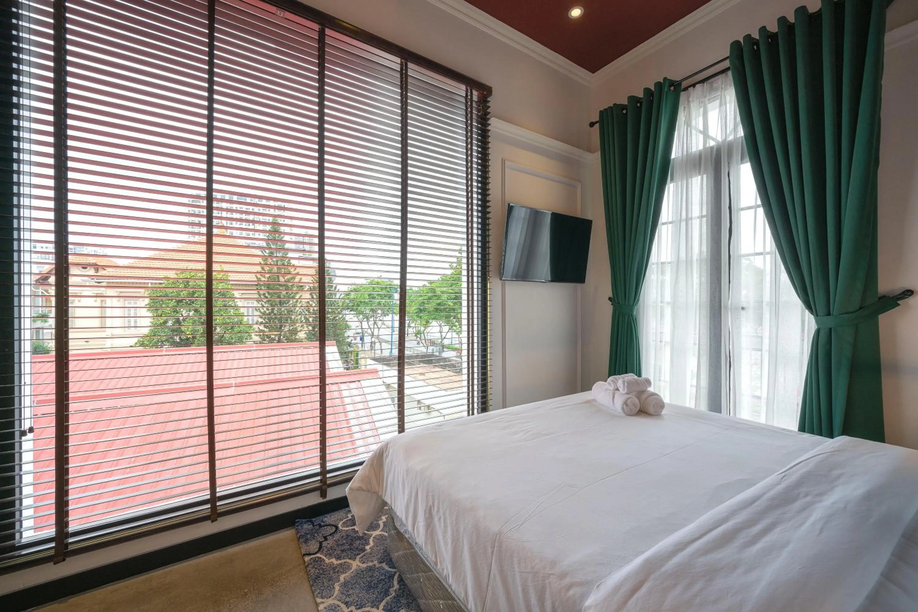 Bed in HOTEL le JARDIN SECRET saigon