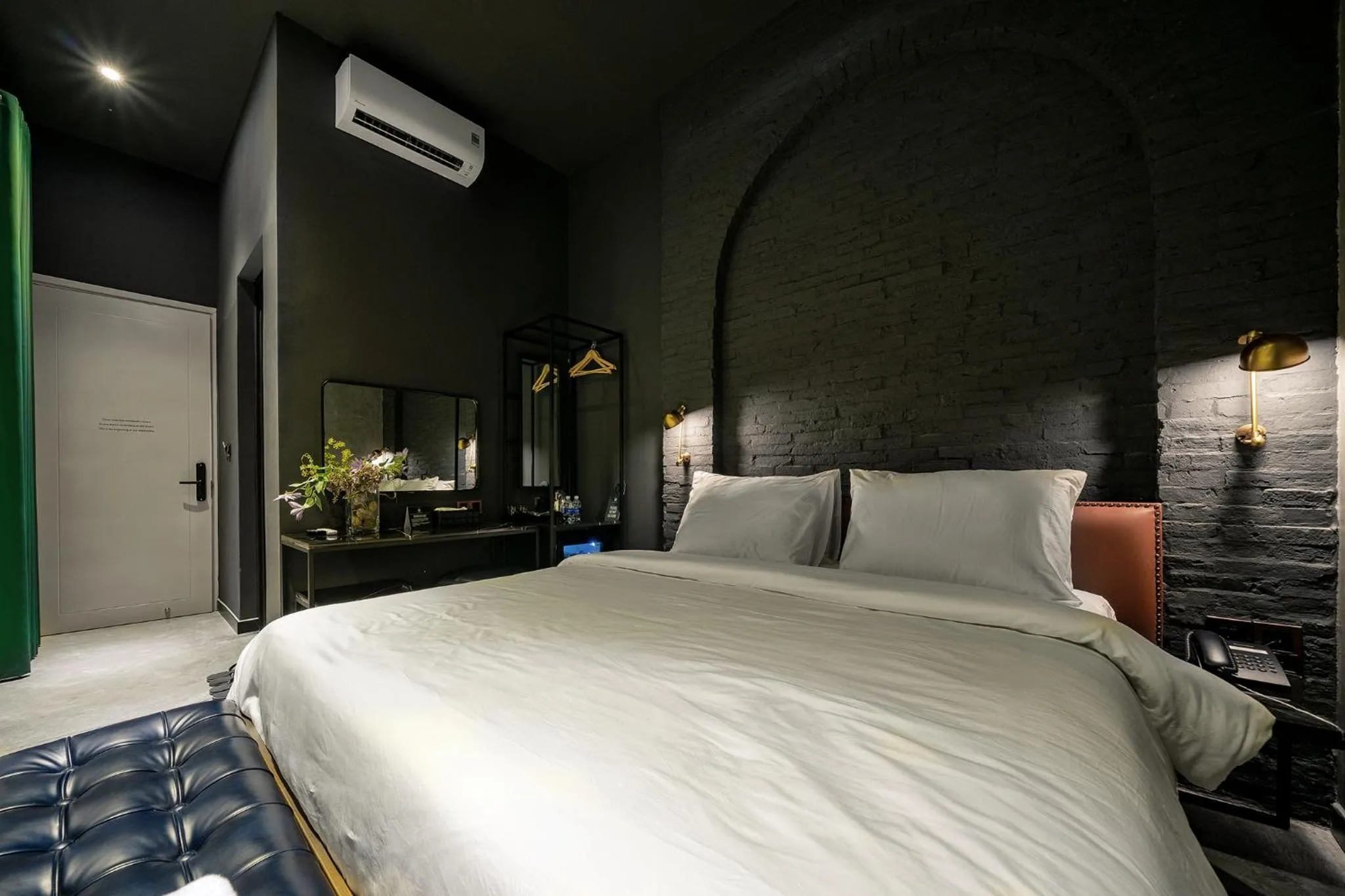 Bed in HOTEL le JARDIN SECRET saigon