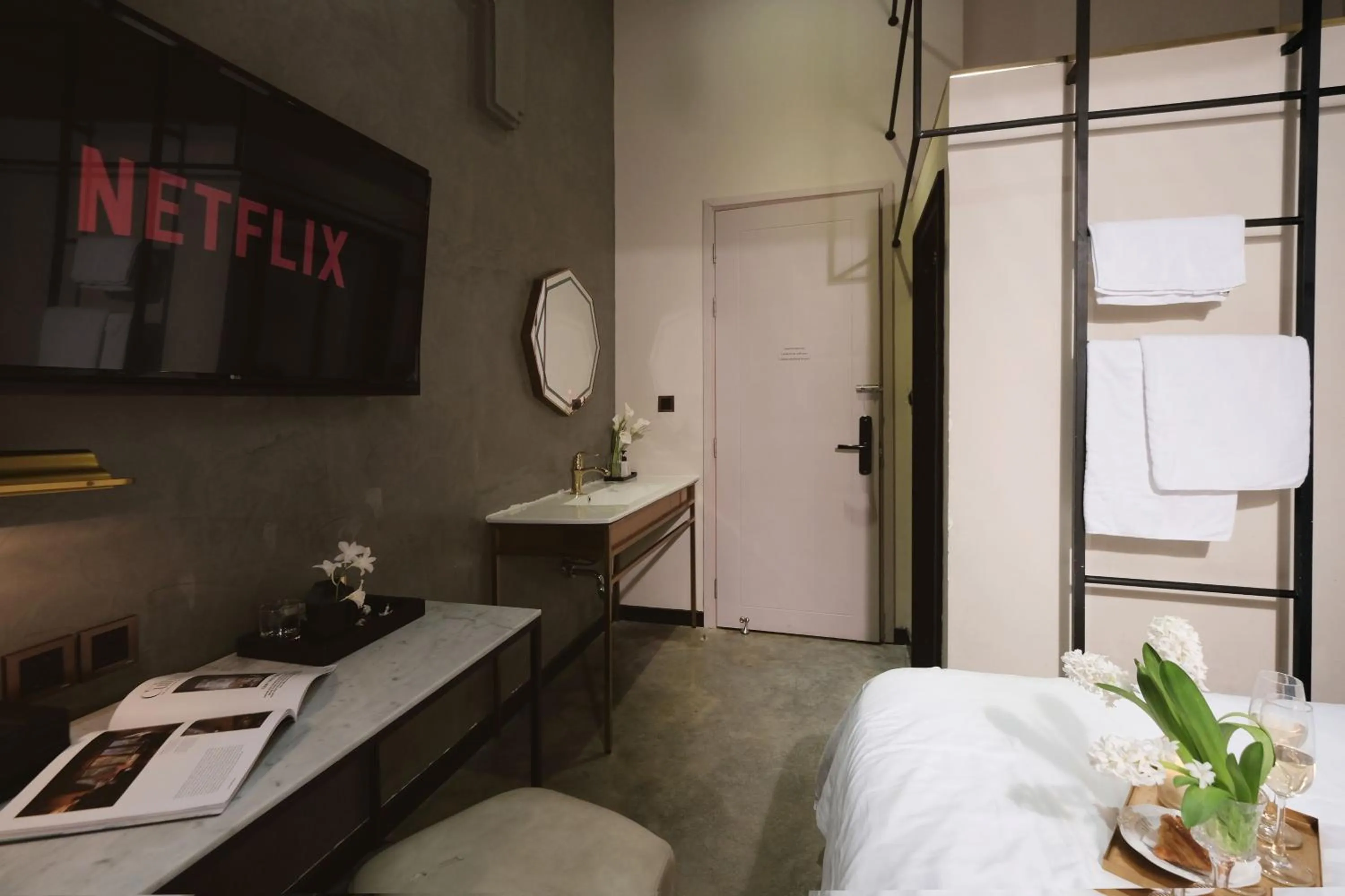 HOTEL le JARDIN SECRET saigon