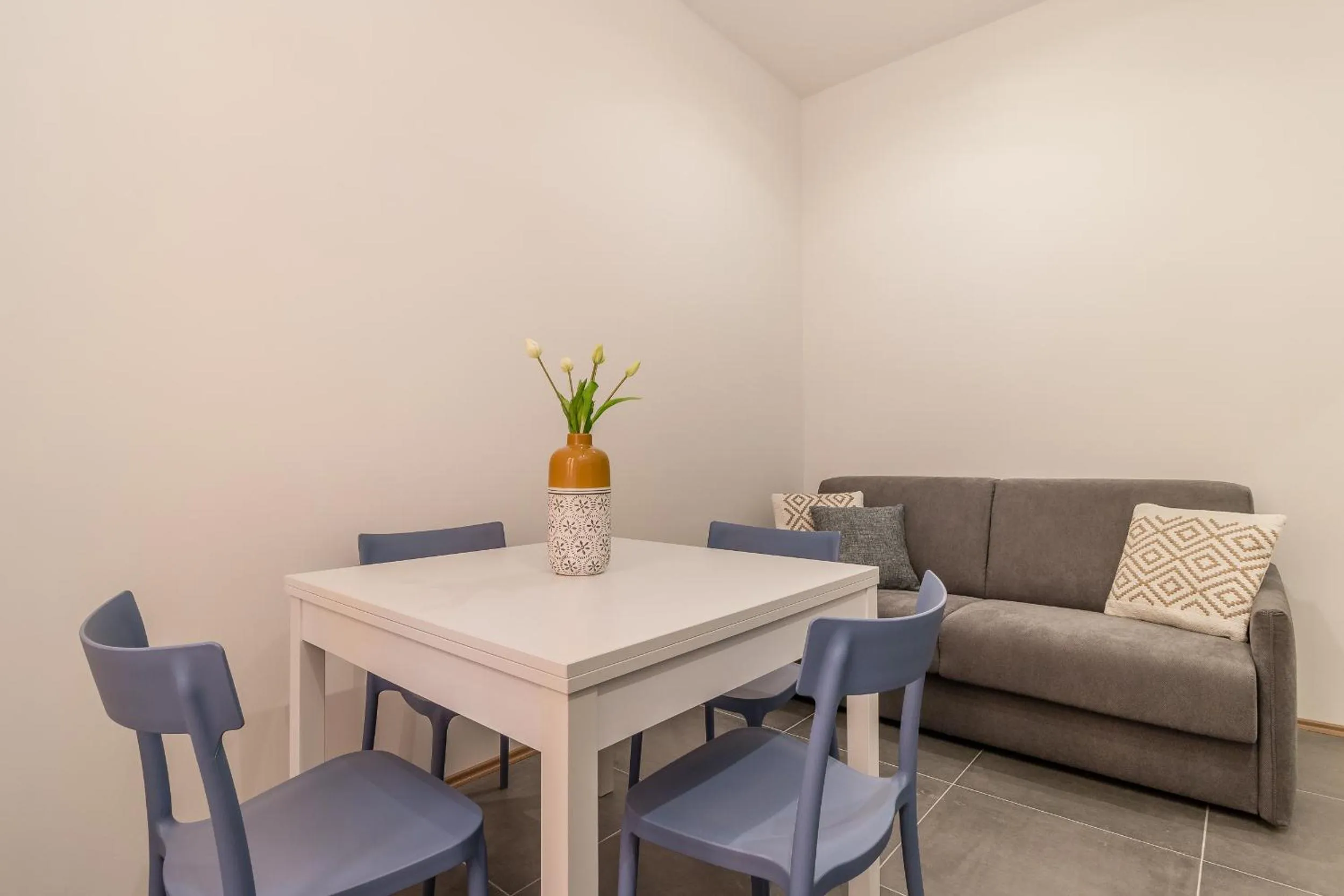 Elegante 8 posti vicino alla stazione - Grey e Blu