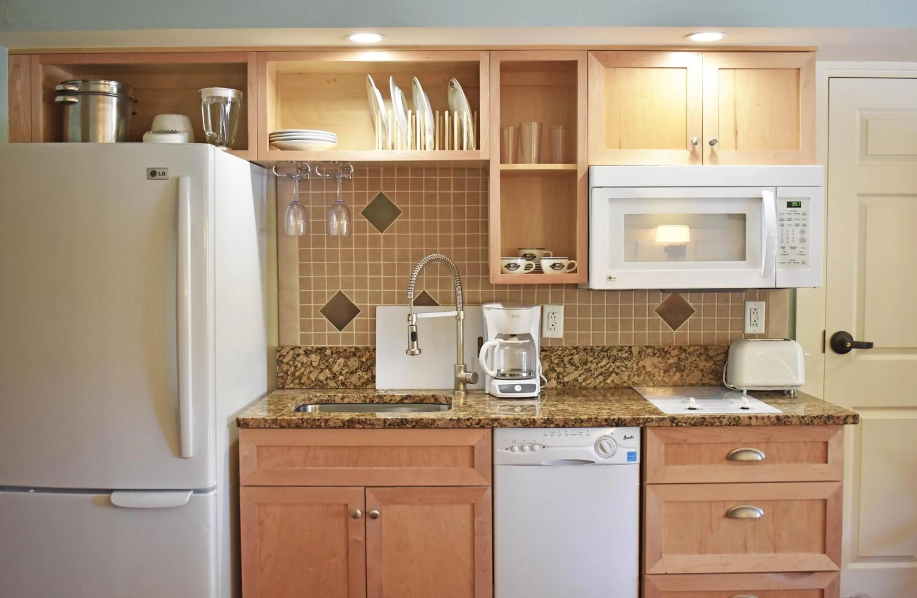 Kitchen or kitchenette in The Inlet Sports Lodge