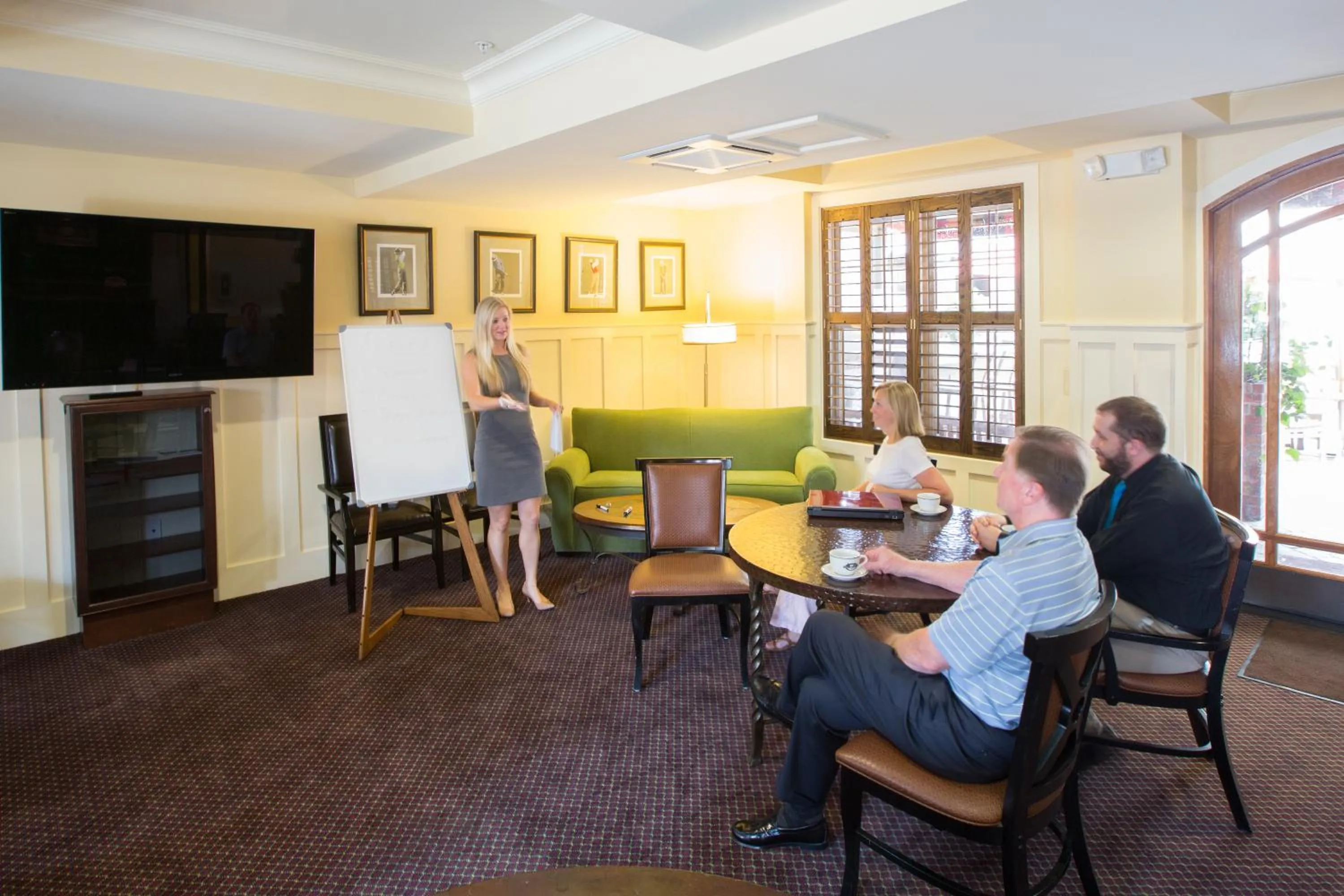 Communal lounge/ TV room in The Inlet Sports Lodge