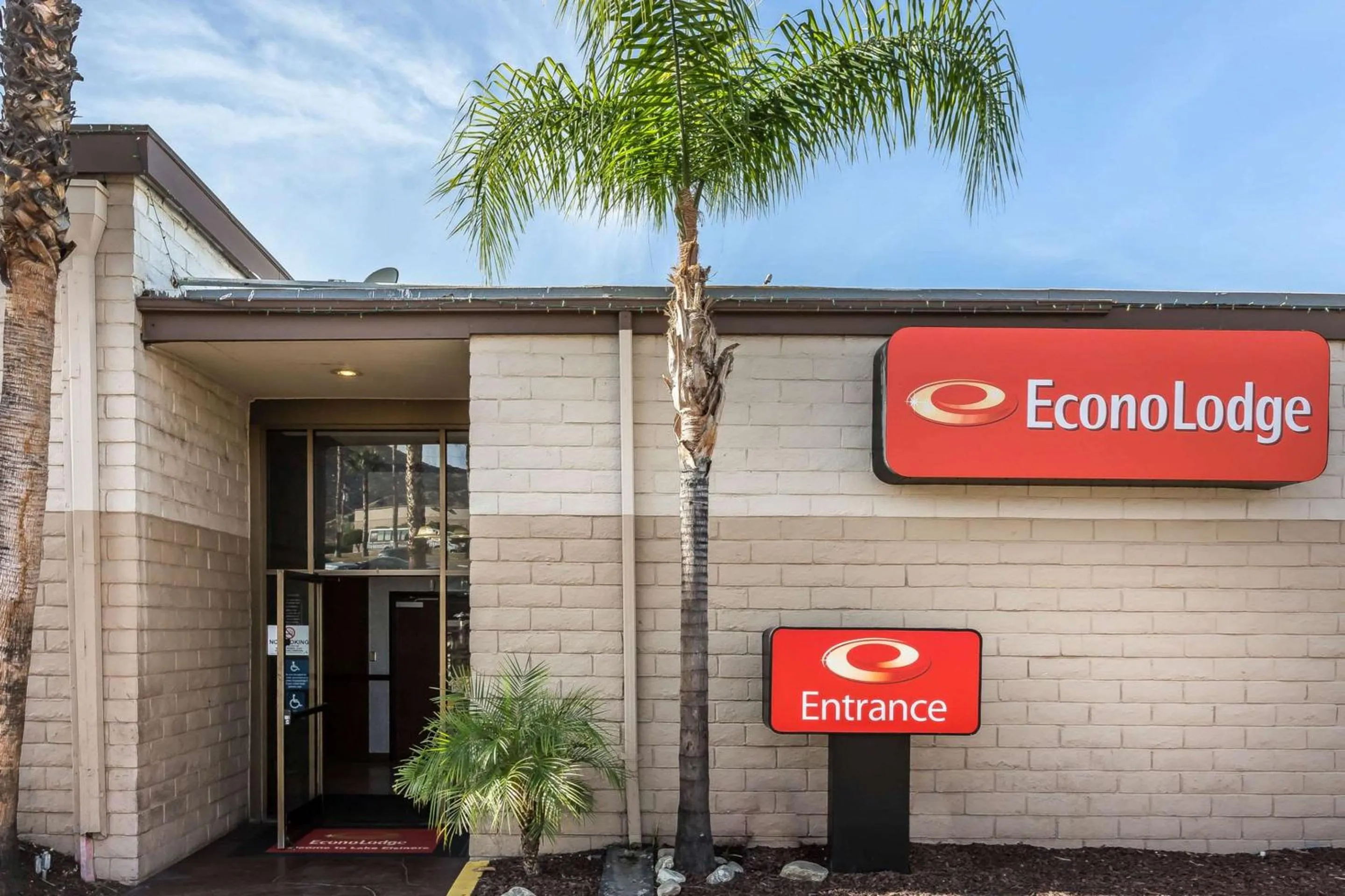 Property building in Econo Lodge Lake Elsinore Casino