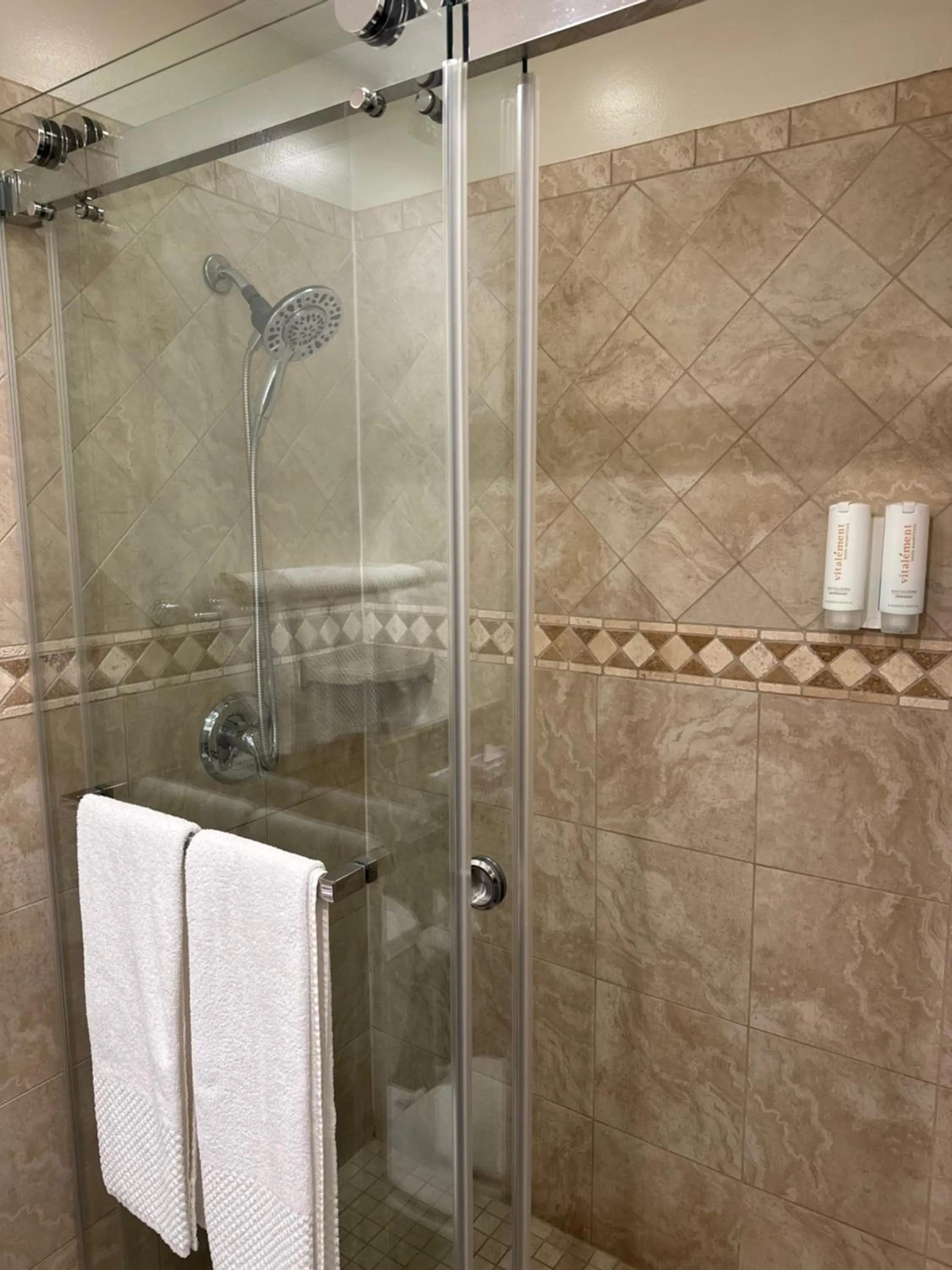 Shower in Econo Lodge Lake Elsinore Casino