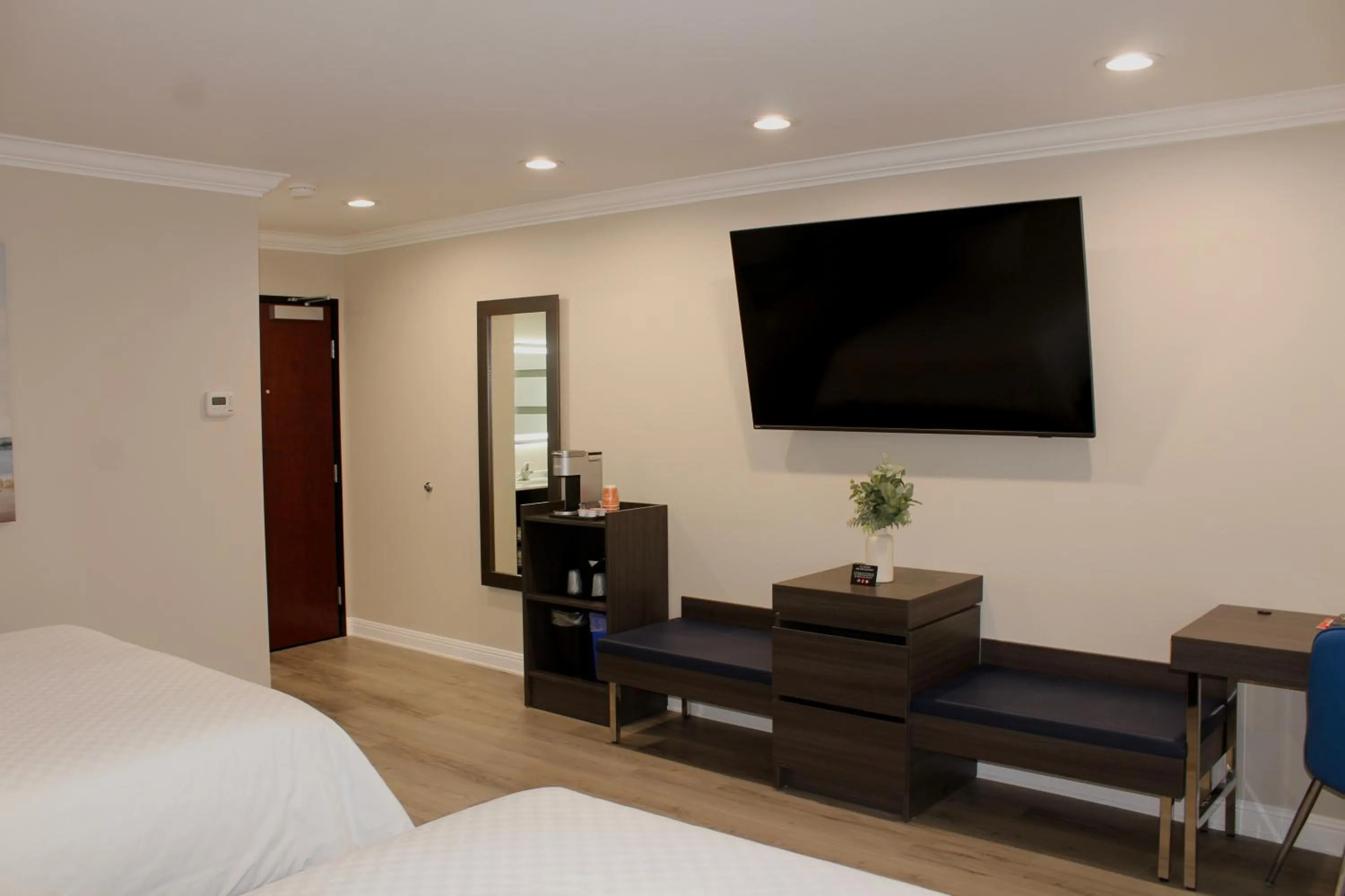 Bedroom, Bed in Econo Lodge Lake Elsinore Casino