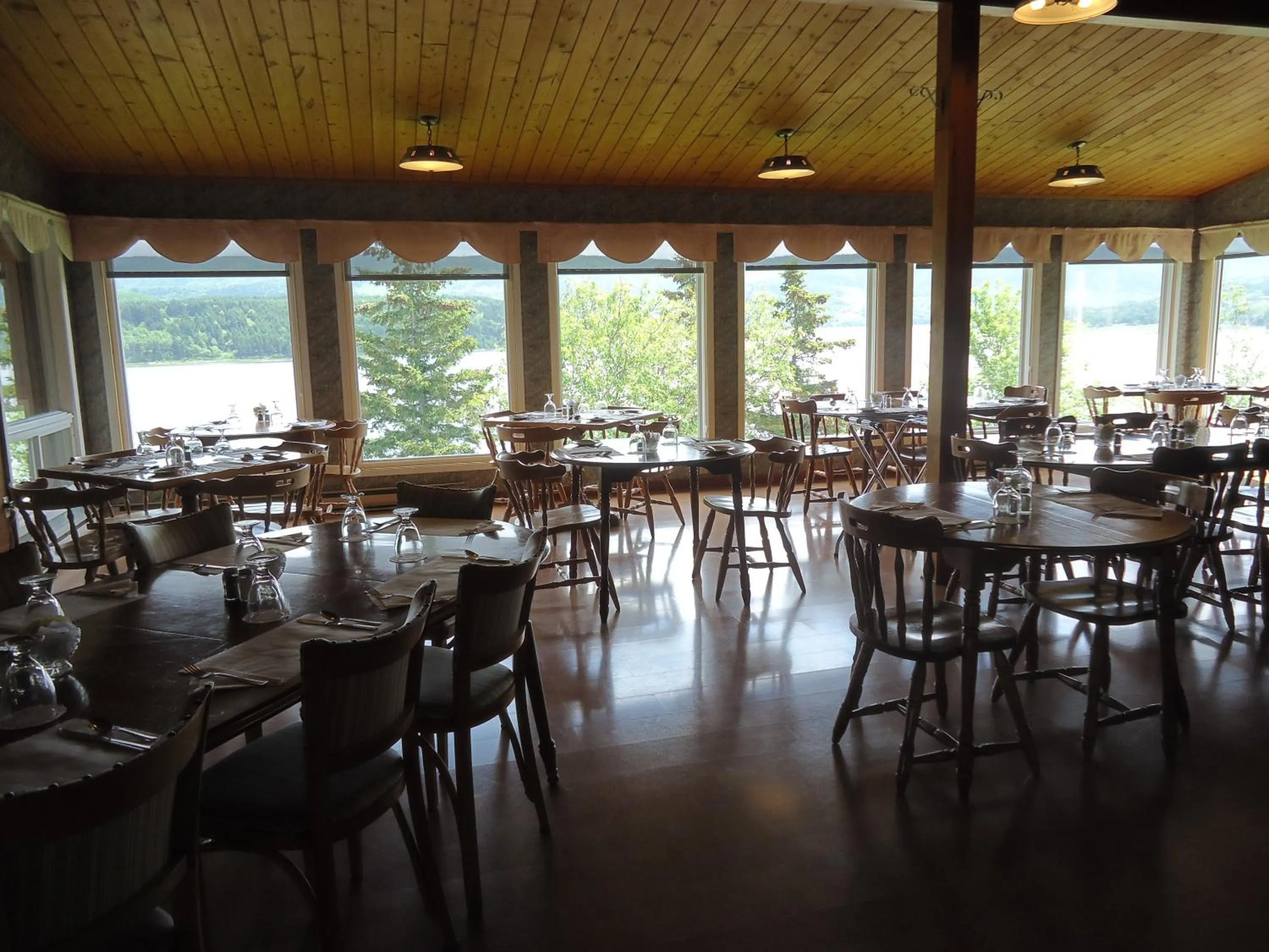Restaurant/places to eat in Duck Cove Inn