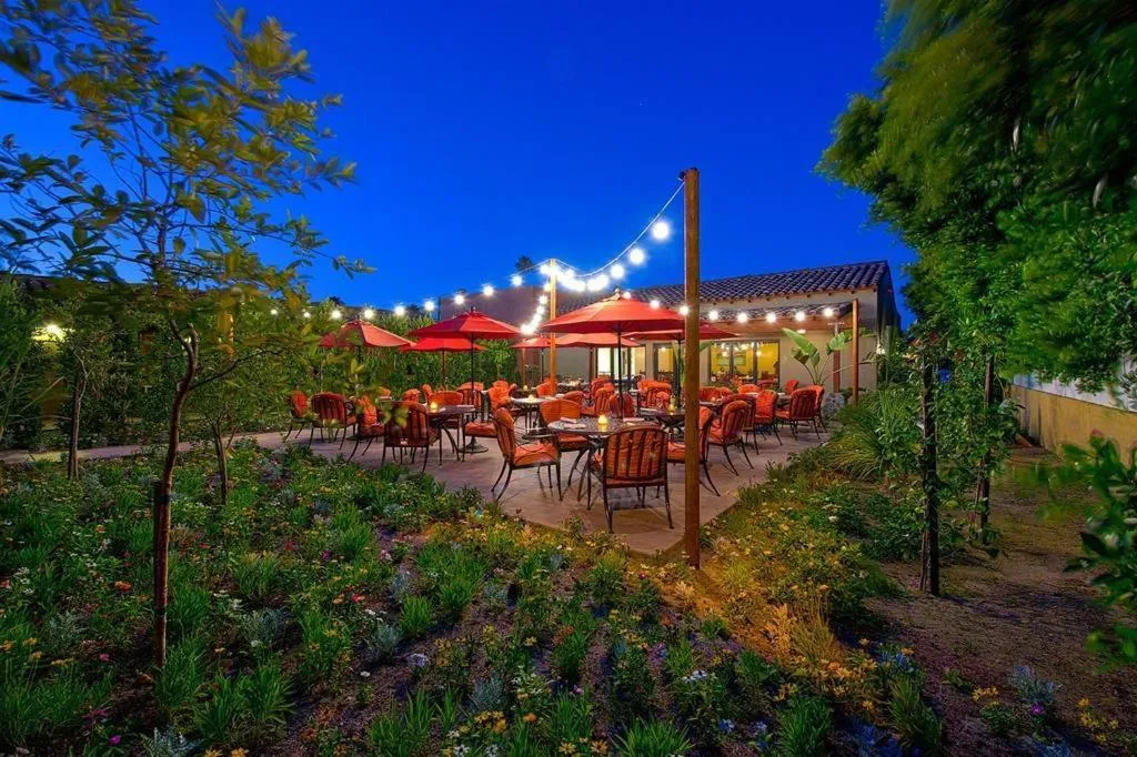 Restaurant/places to eat in Los Arboles Hotel