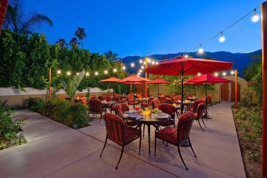 Restaurant/places to eat in Los Arboles Hotel