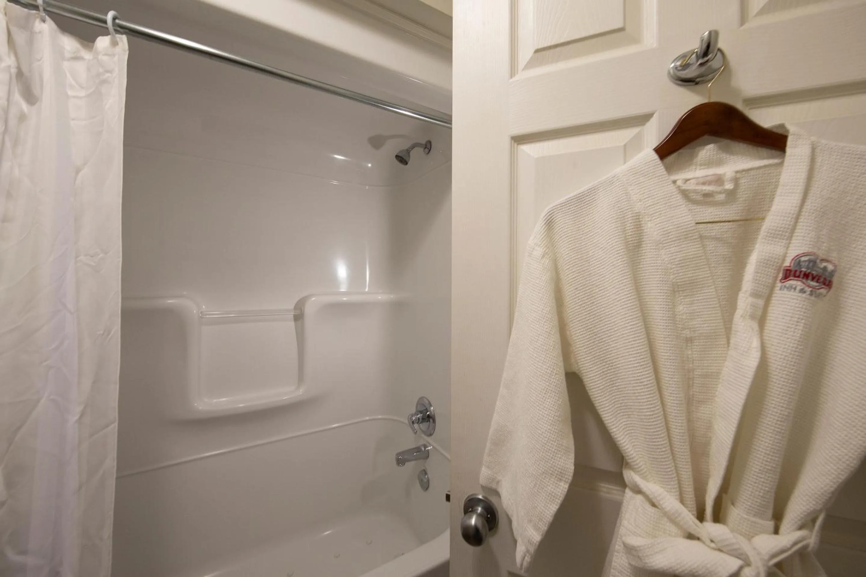 Shower, Bathroom in Dunvegan Inn & Suites