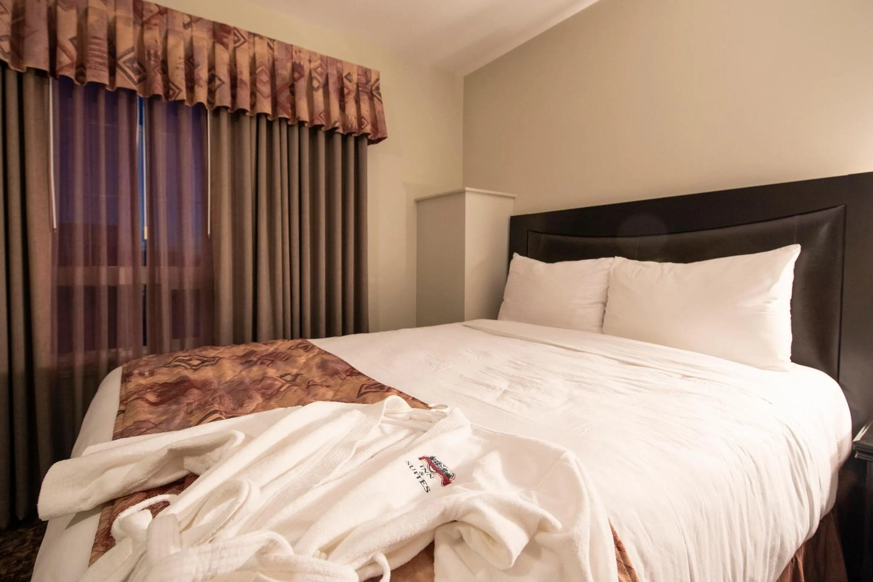 Bed in Dunvegan Inn & Suites