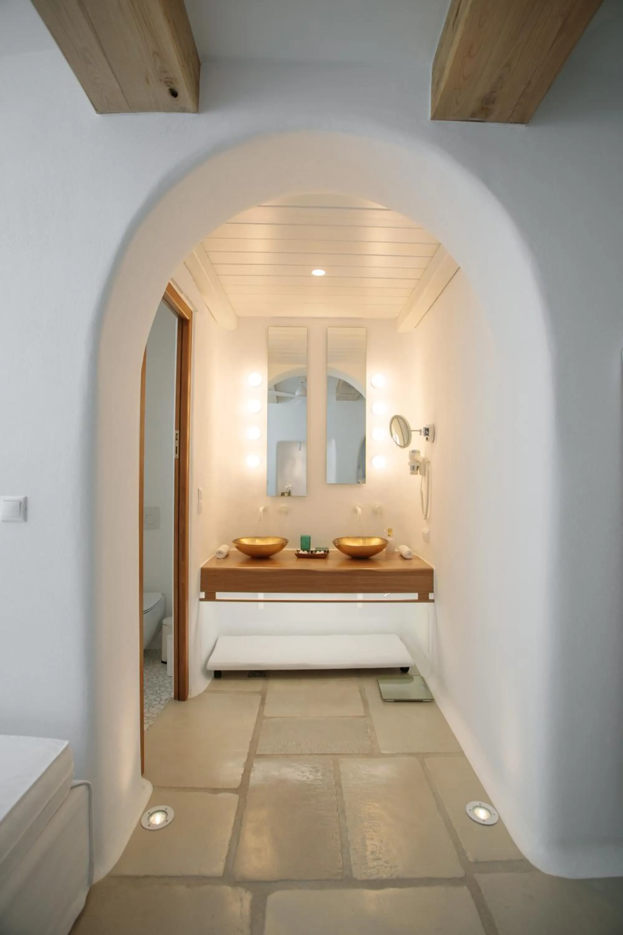 Bathroom, Bed in Euphoria Downtown