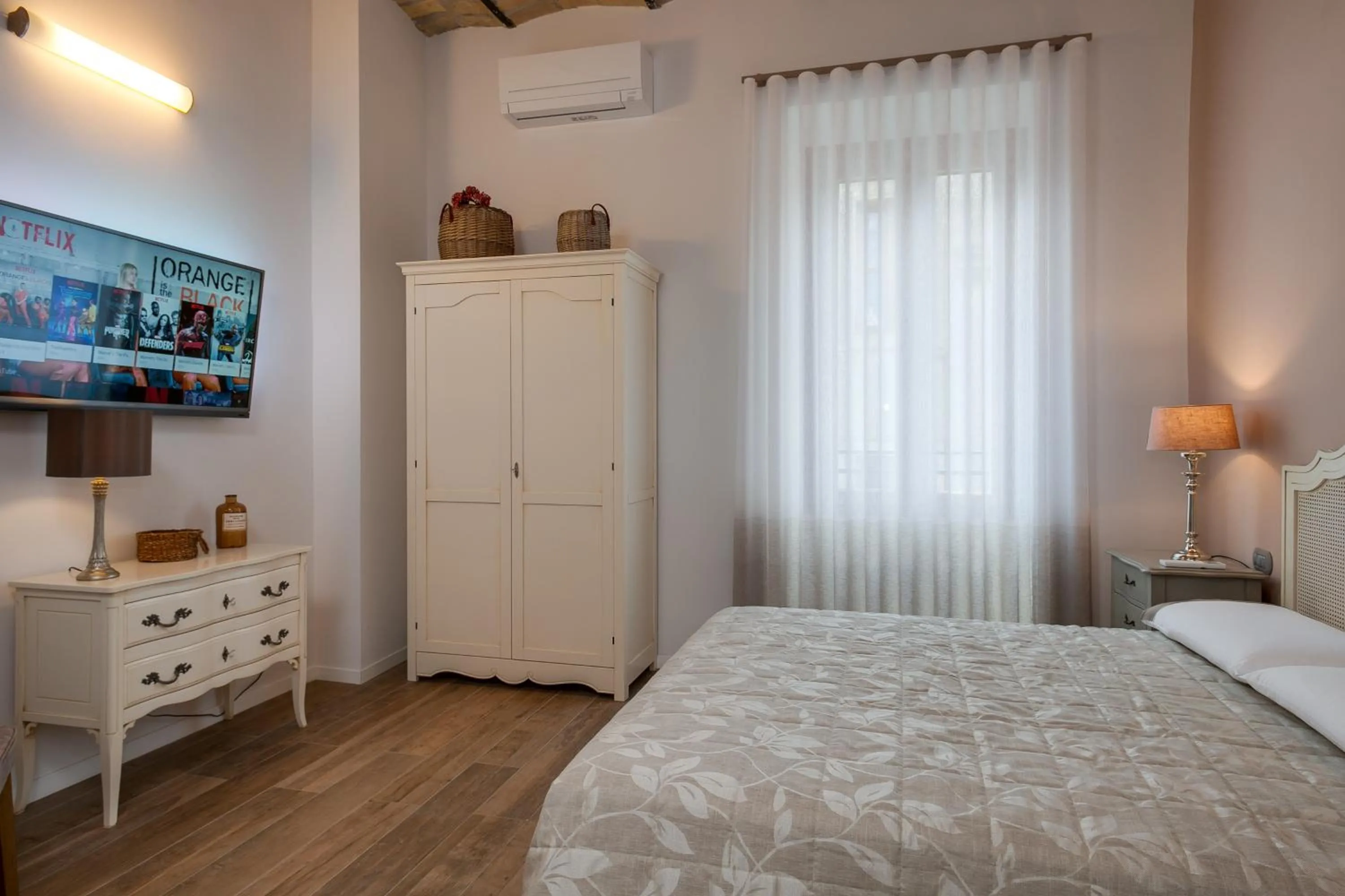 Photo of the whole room, Bed in One & Only Buonarroti Suite