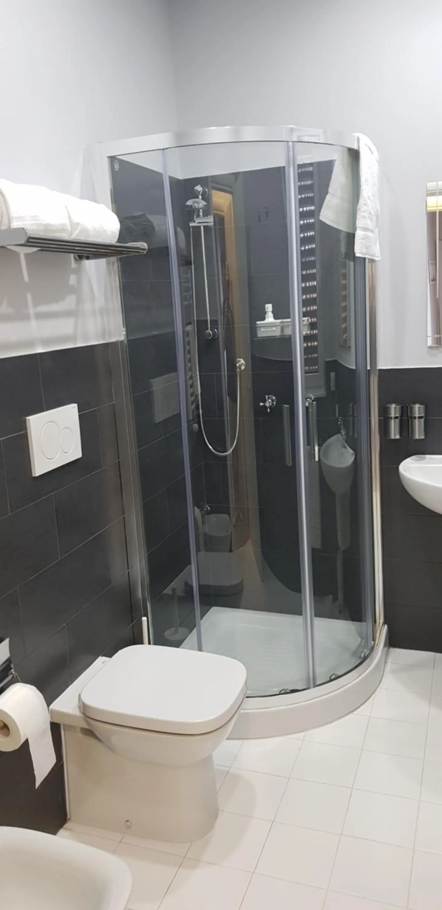 Shower in Little Rose guest house