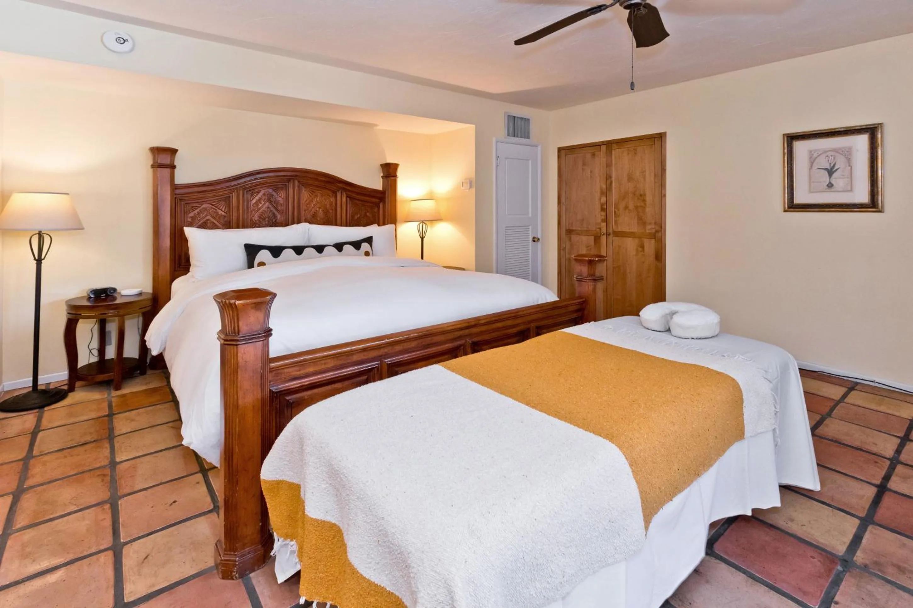 Bed in La Maison Hotel - Adults Only