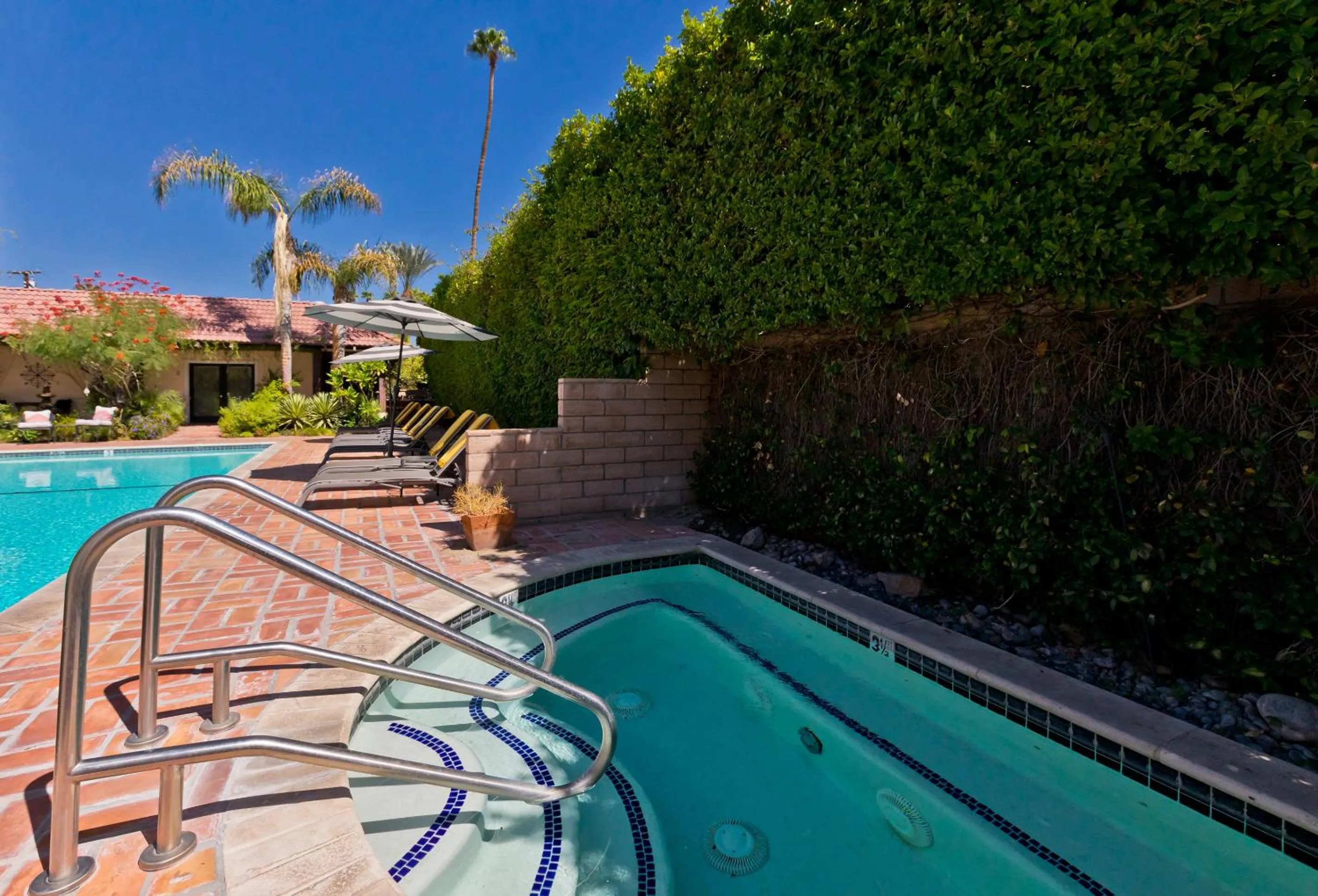 Hot Tub in La Maison Hotel - Adults Only