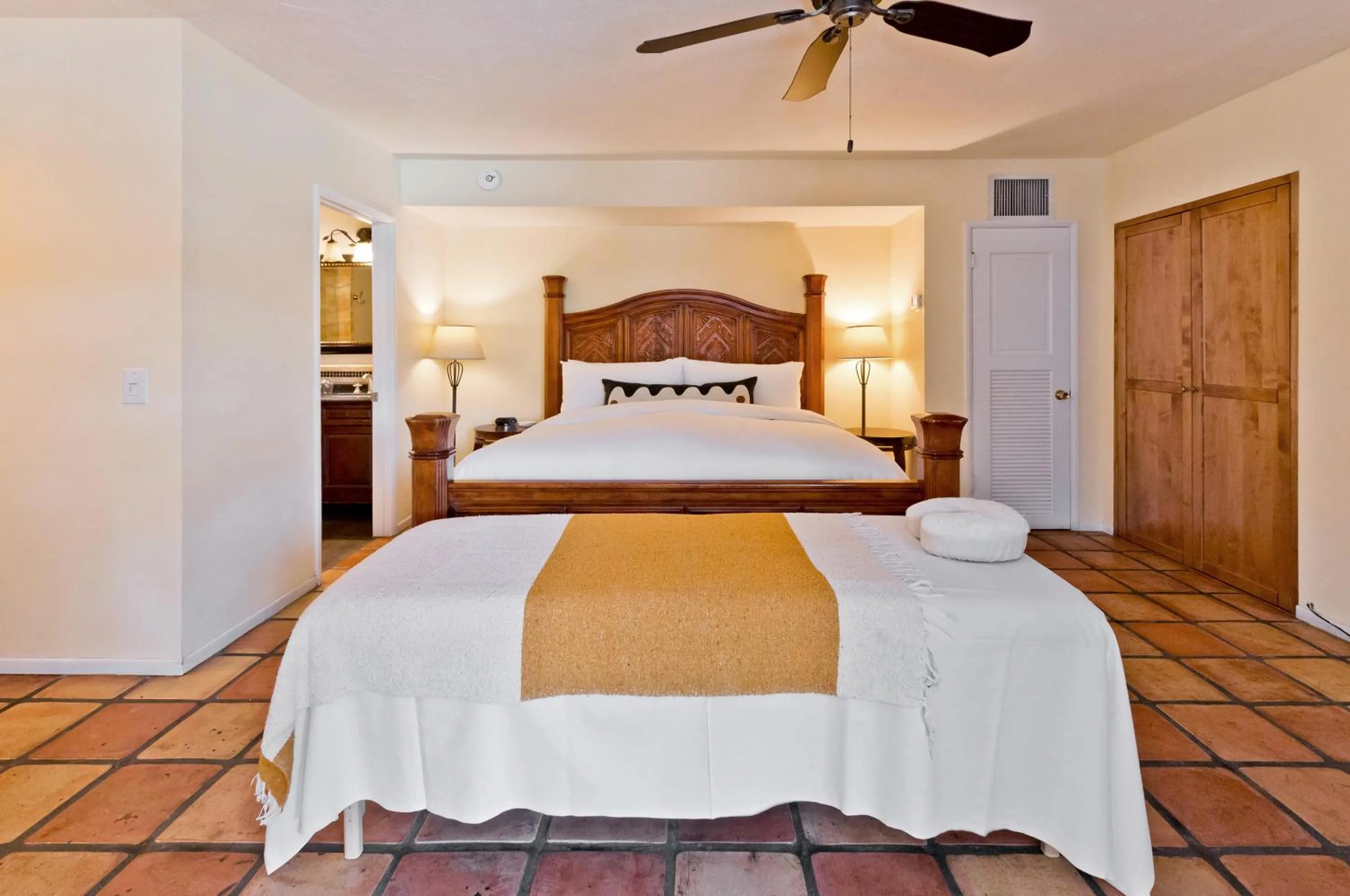 Bed in La Maison Hotel - Adults Only