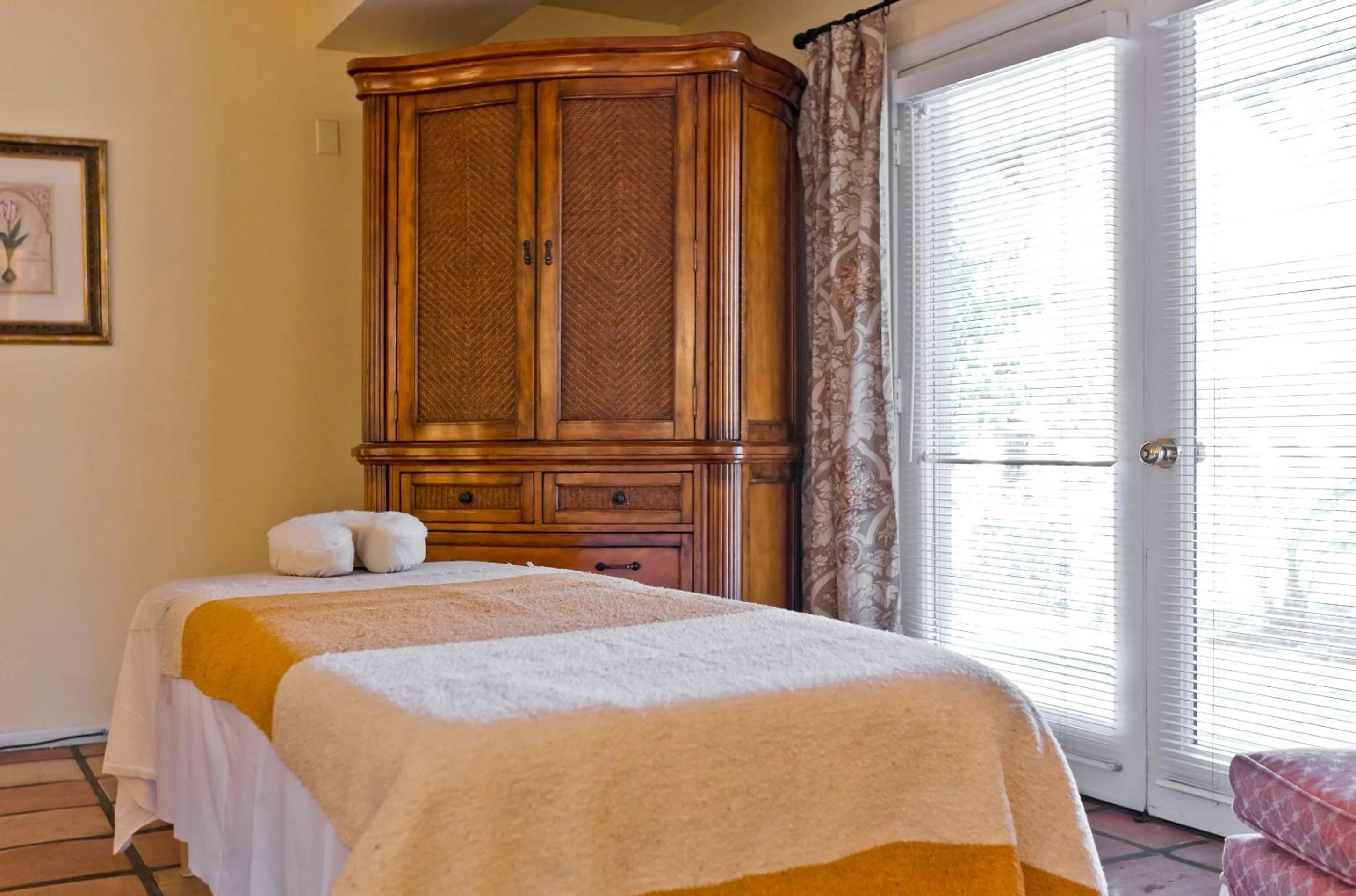 Massage, Bed in La Maison Hotel - Adults Only