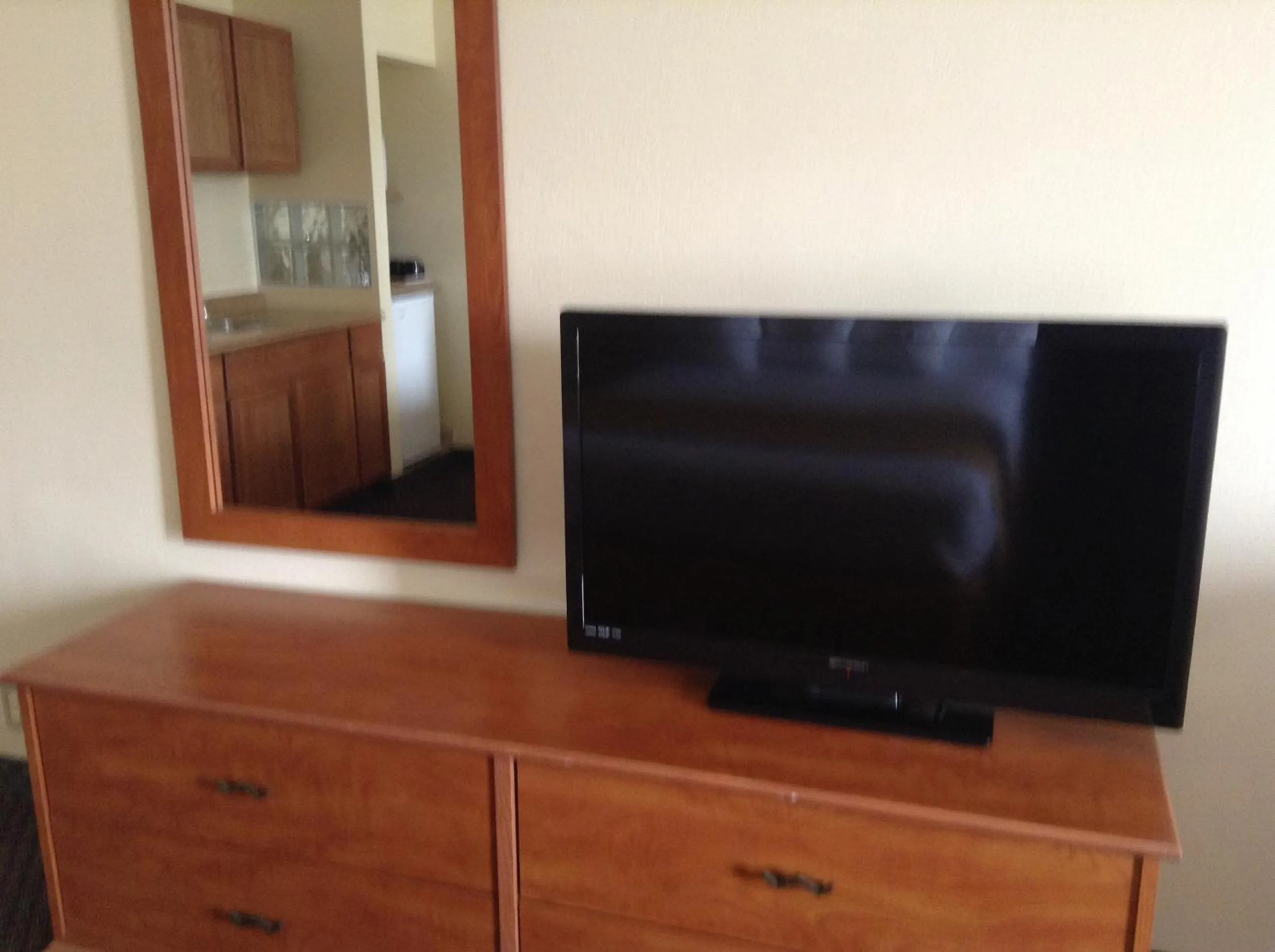 TV and multimedia in Best Inn & Suites