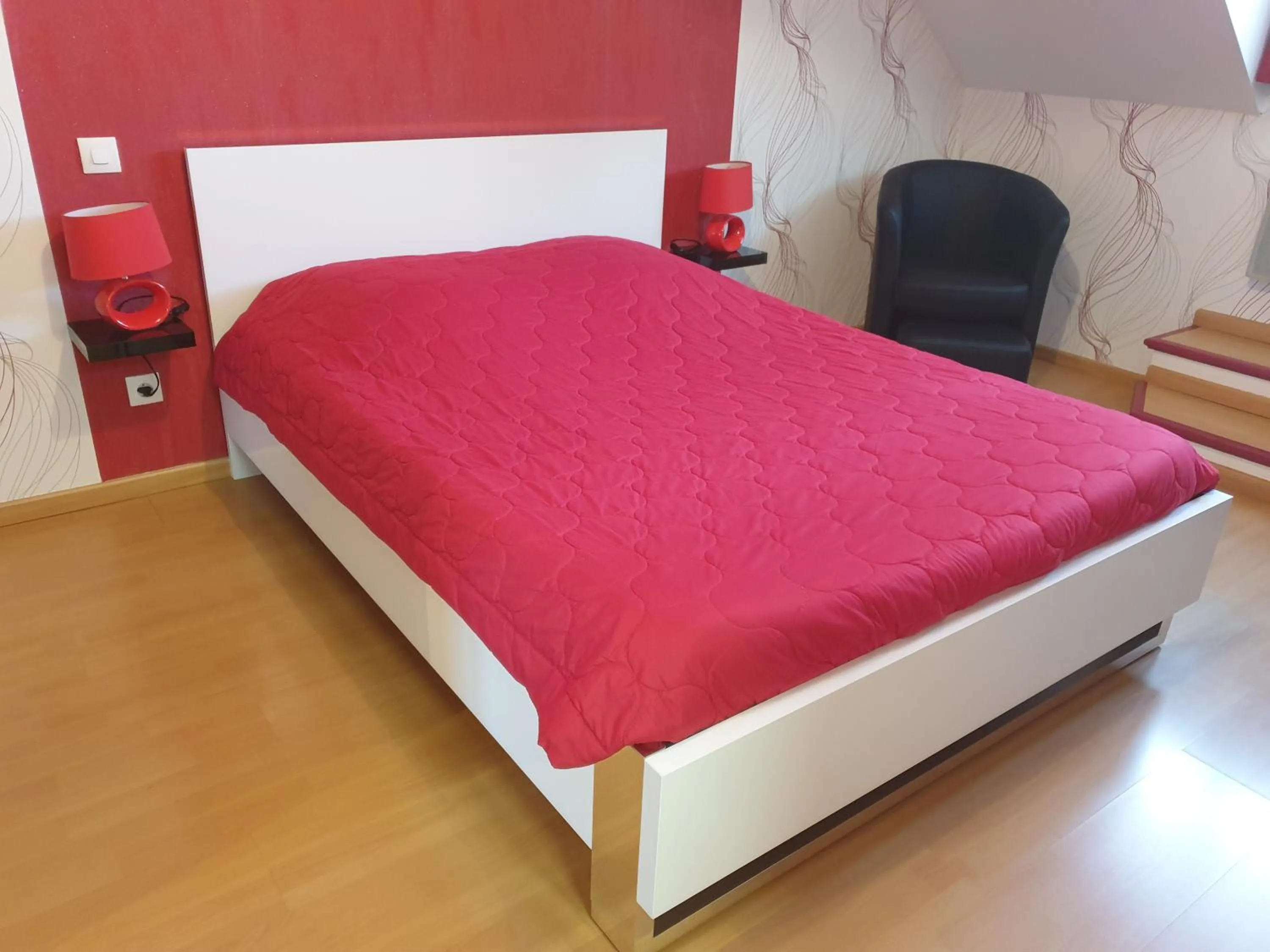 Photo of the whole room, Bed in AU FIL DES LACS