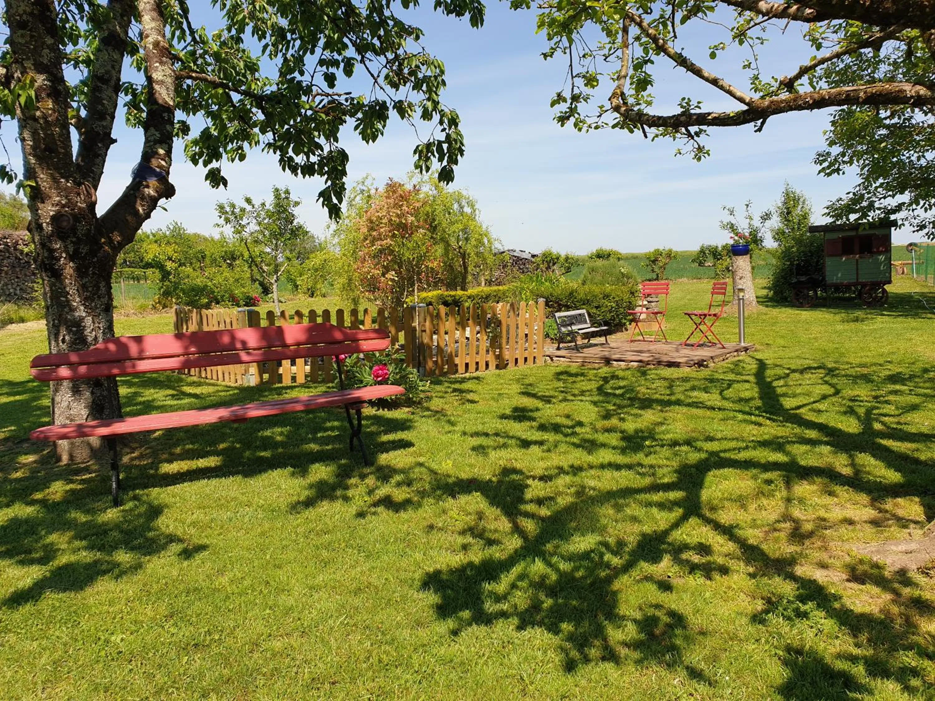 Garden in AU FIL DES LACS