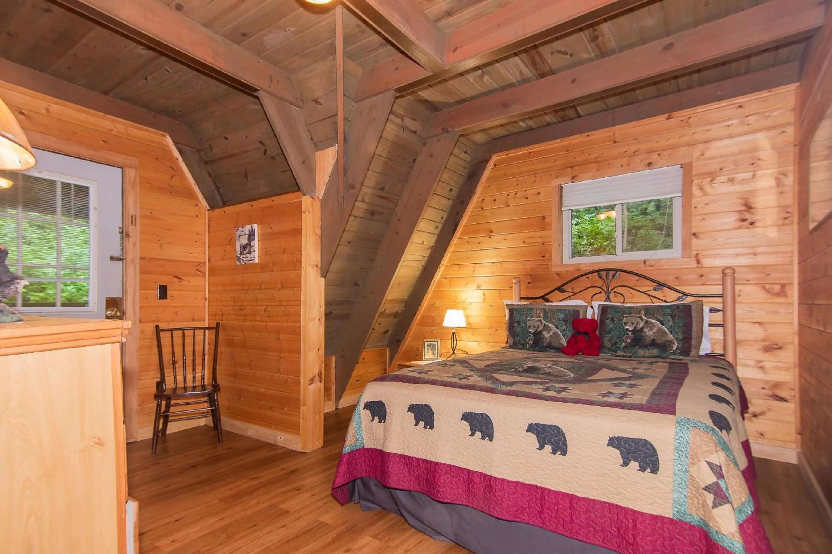 Bed in Smoky Bear Hideaway