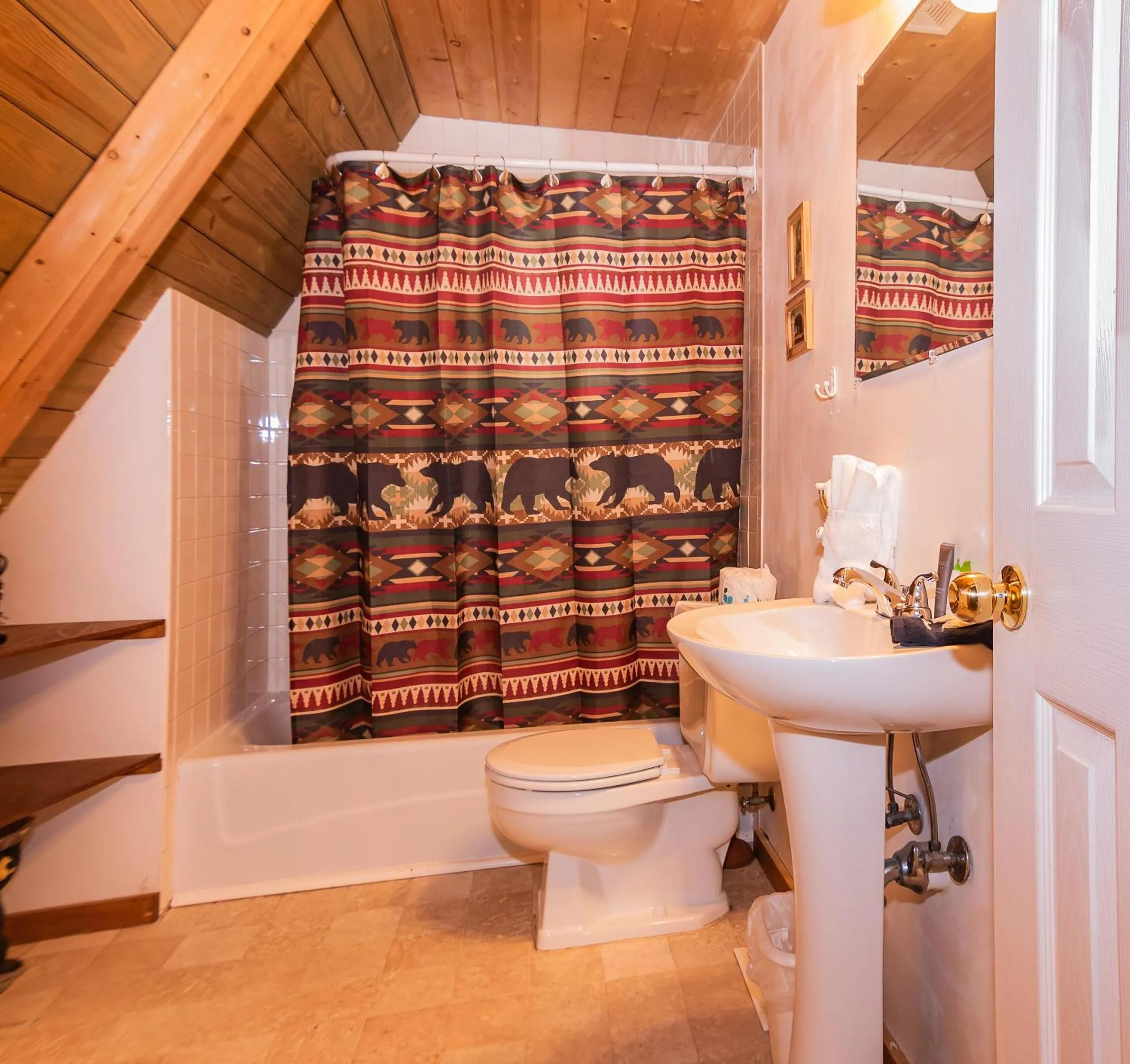 Smoky Bear Hideaway