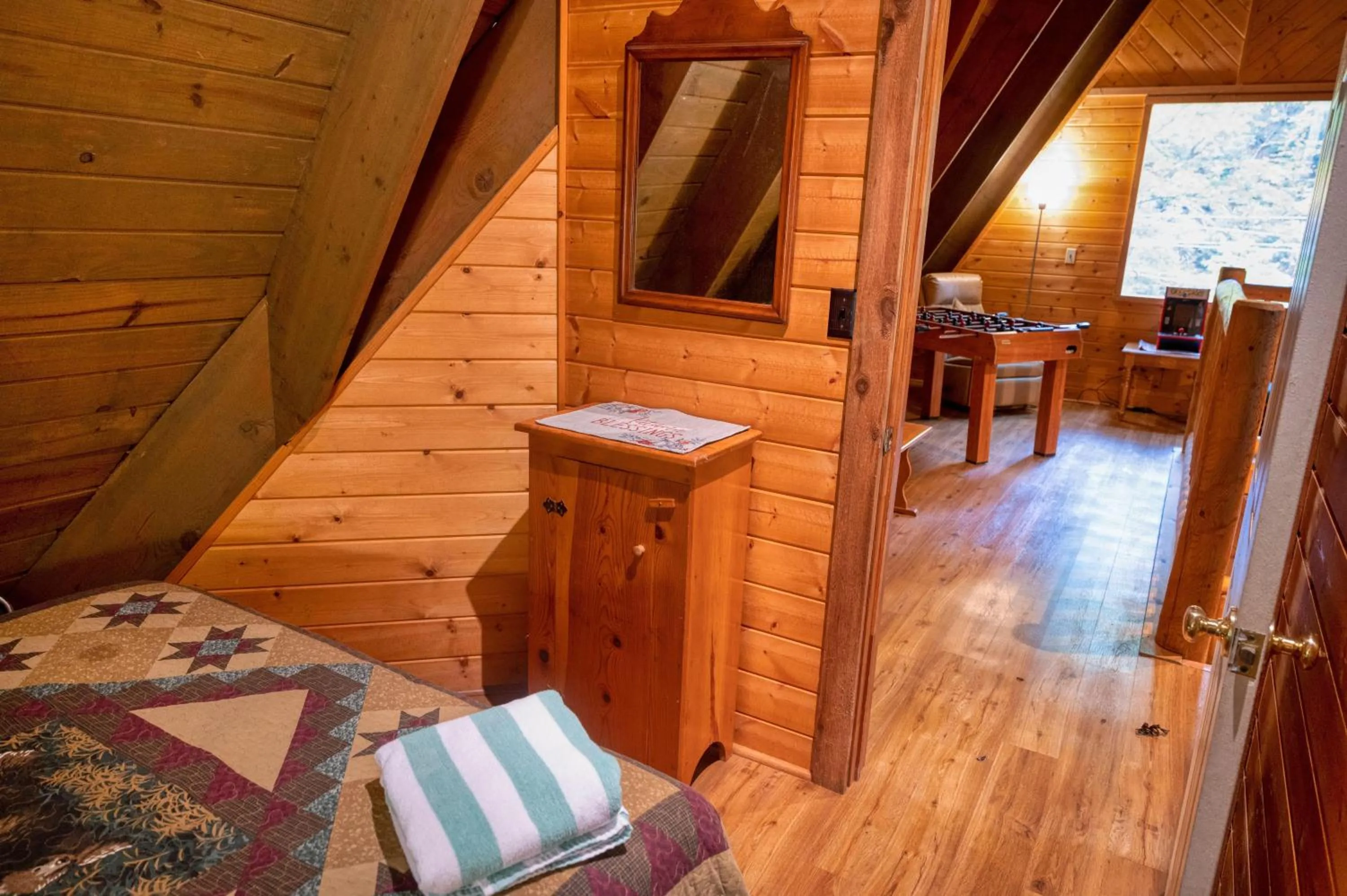 Bed in Smoky Bear Hideaway