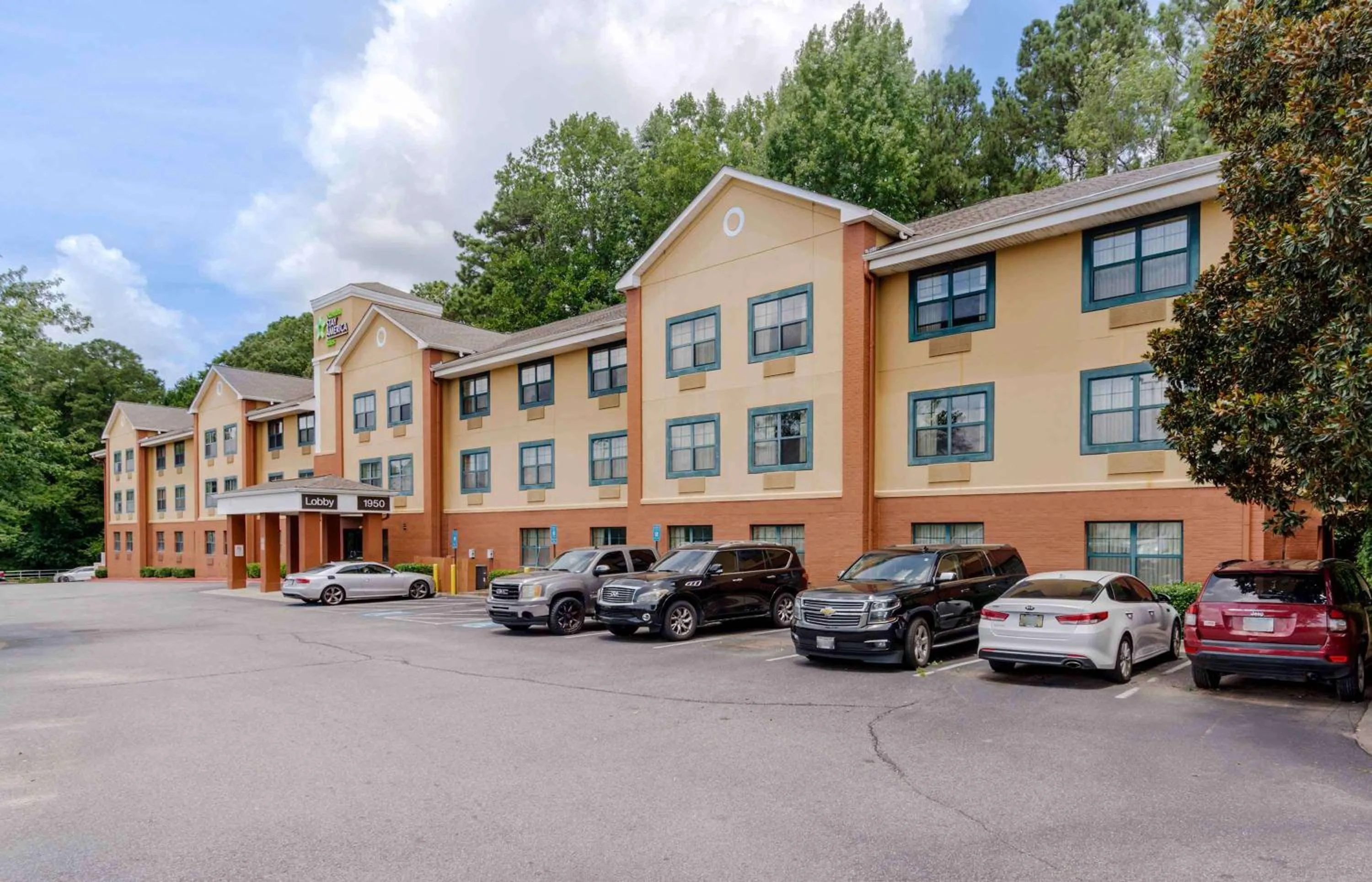 Property building in Extended Stay America Select Suites - Atlanta - Alpharetta - Rock Mill Rd