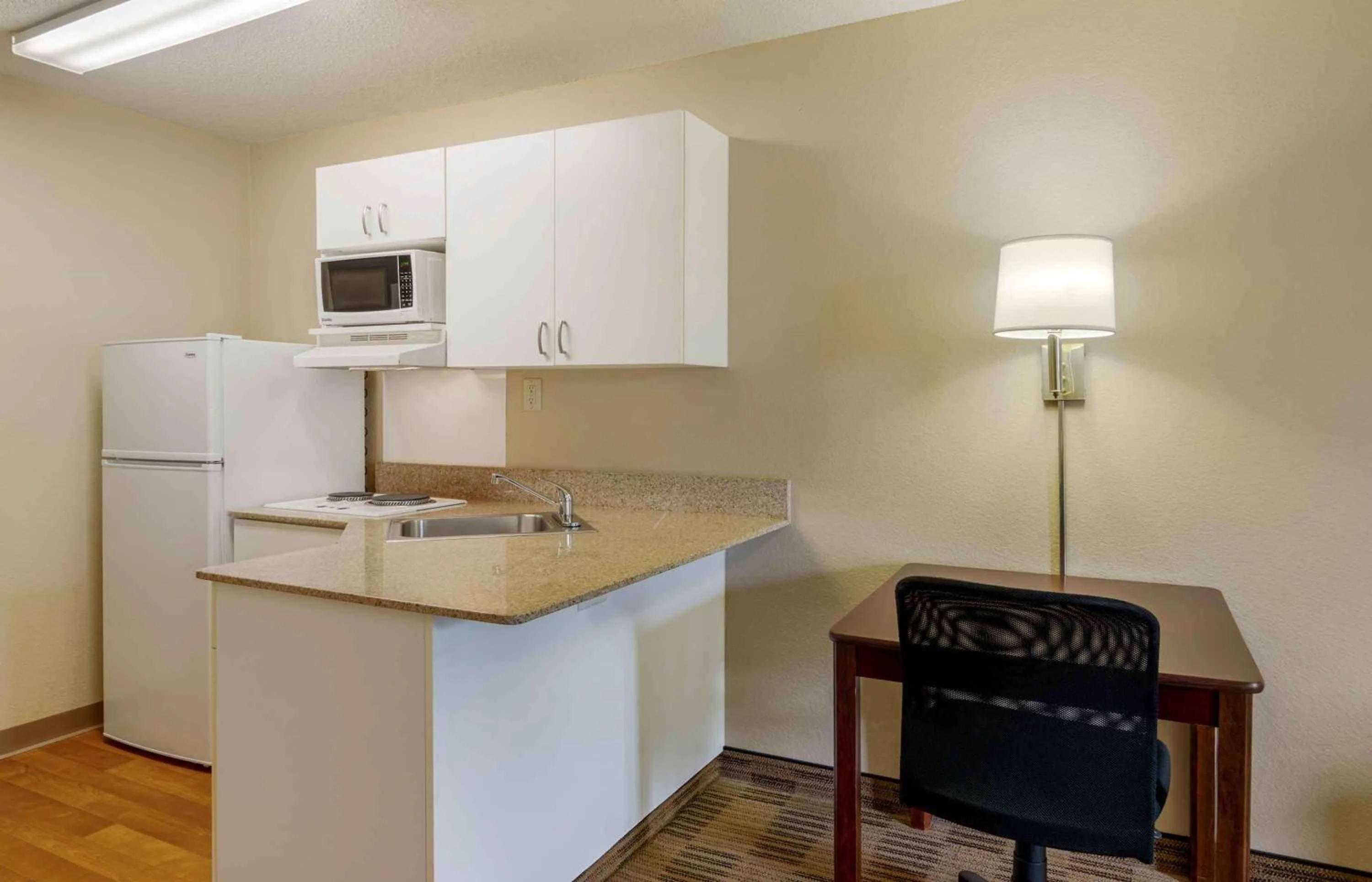 Bedroom in Extended Stay America Select Suites - Atlanta - Alpharetta - Rock Mill Rd
