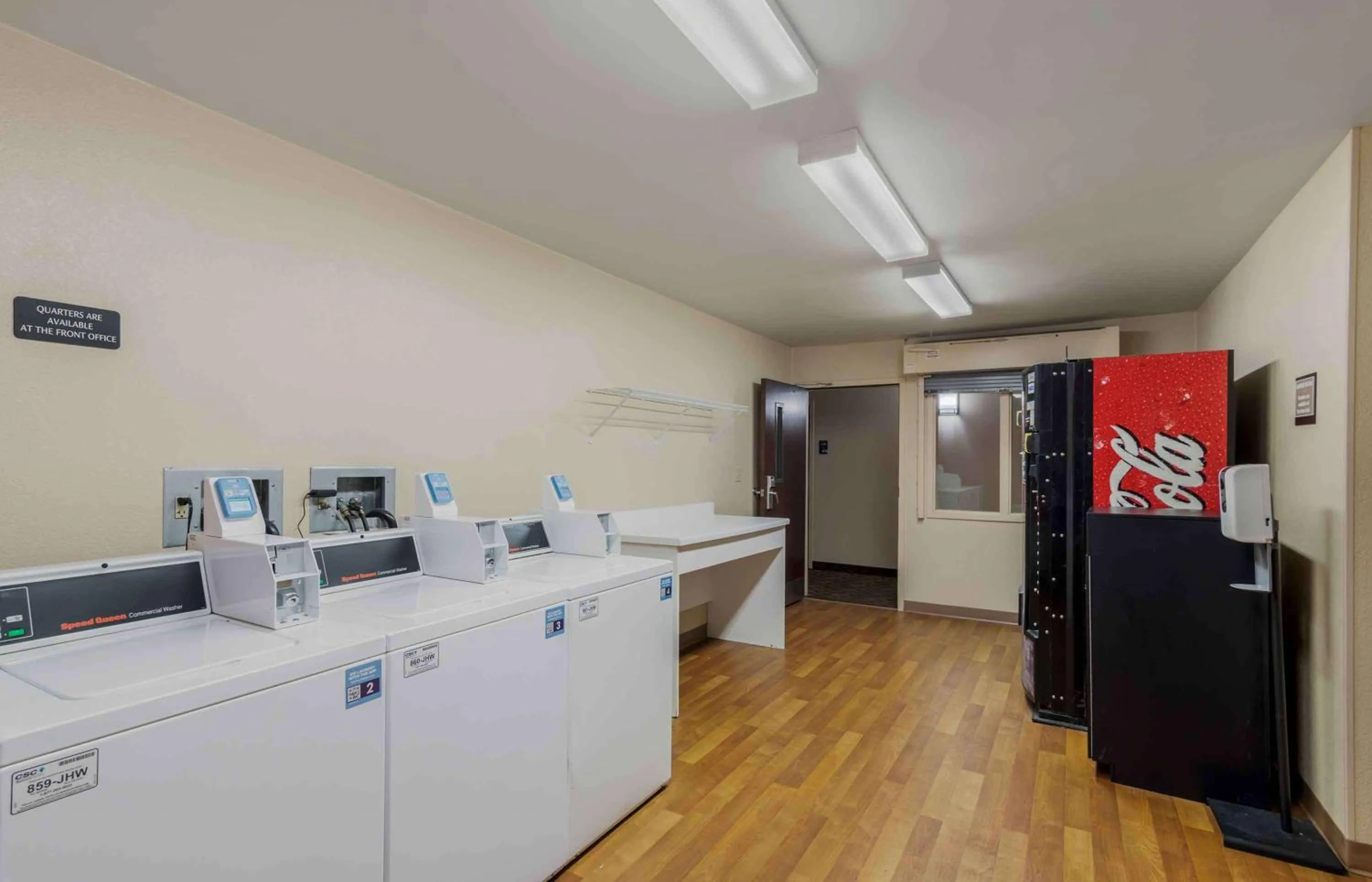 Property building in Extended Stay America Select Suites - Atlanta - Alpharetta - Rock Mill Rd